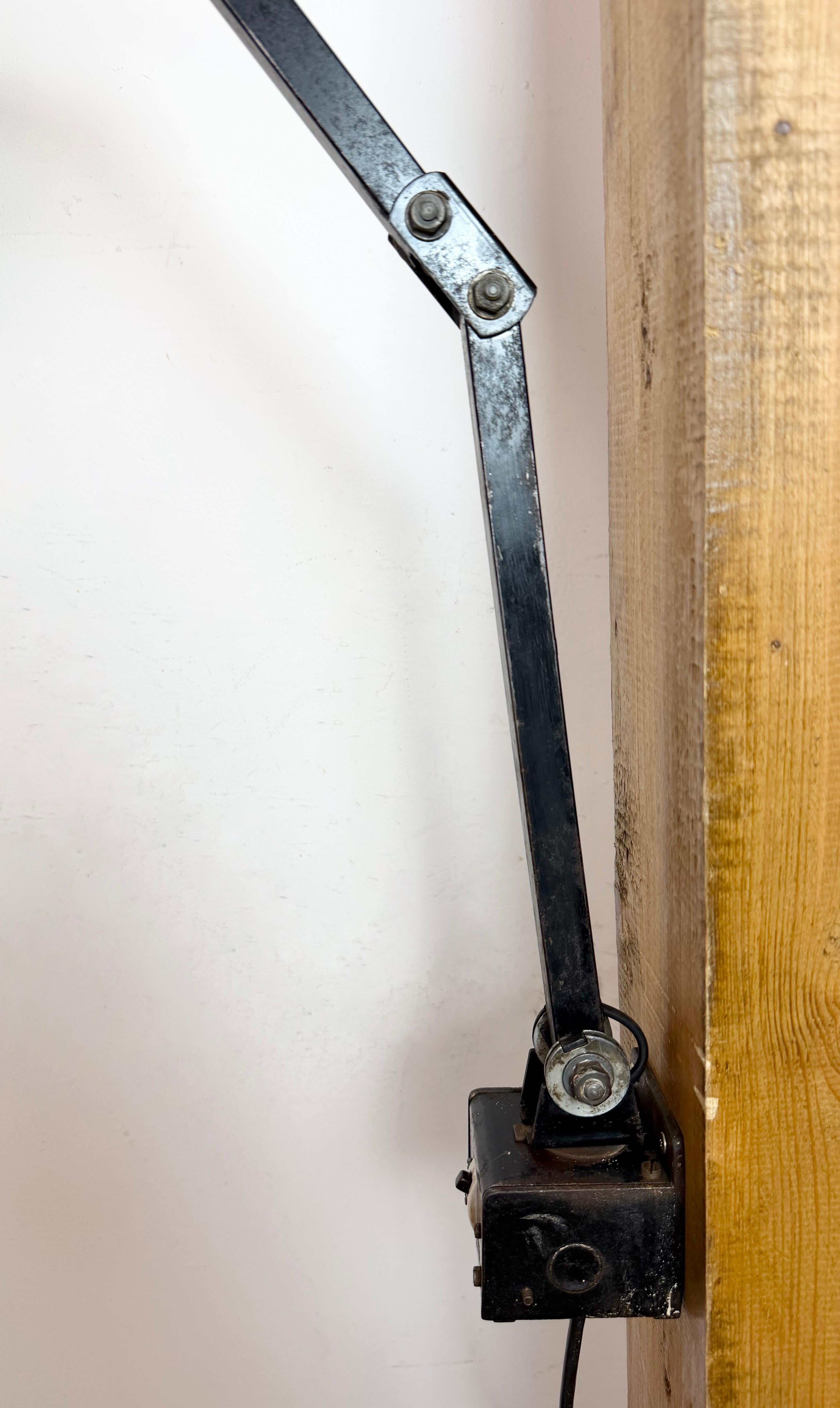Industrial Black Adjustable Wall Lamp from Memlite, 1960s mediados del siglo XX en venta