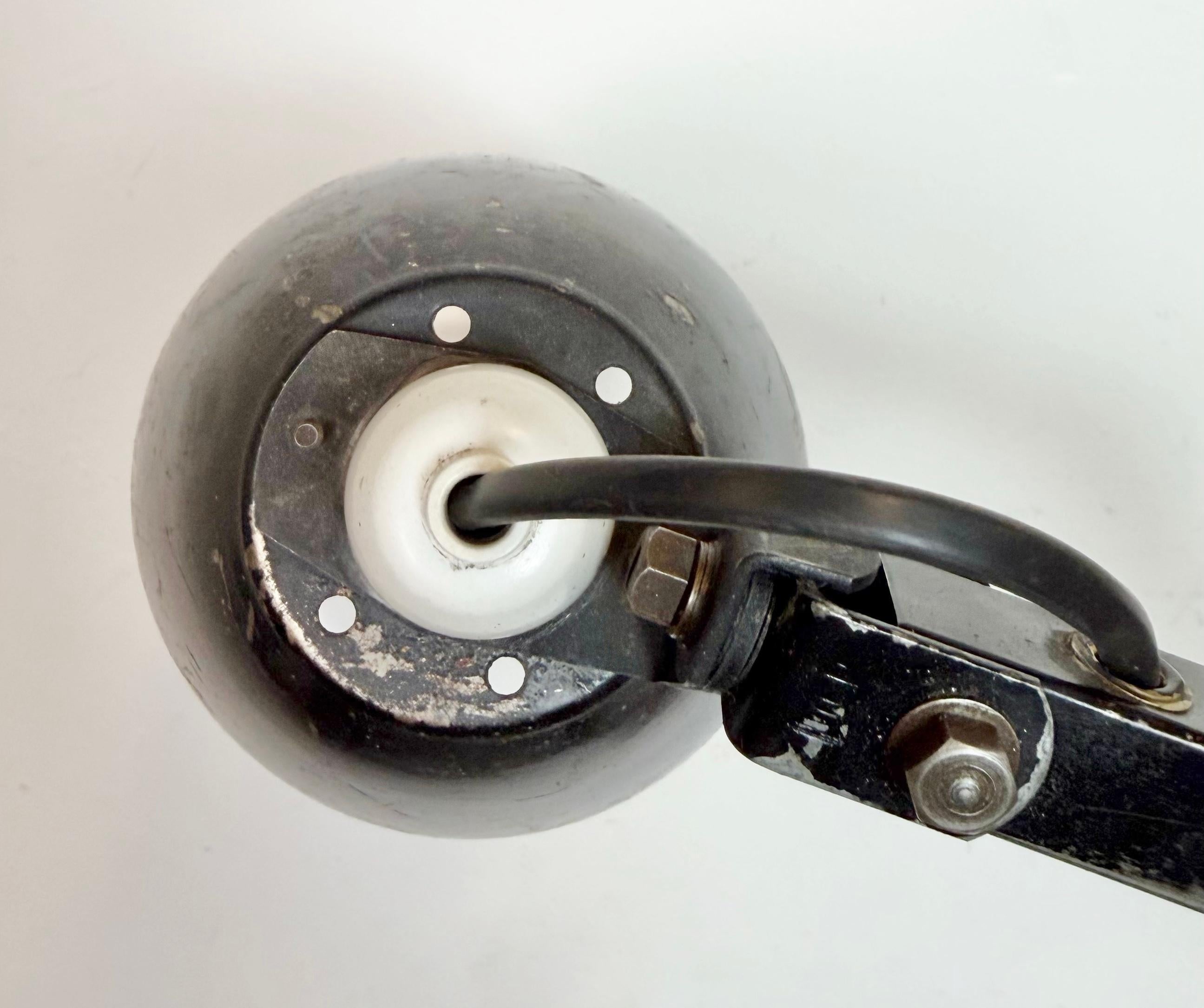 Industrial Black Adjustable Wall Lamp from Memlite, 1960s en venta 3