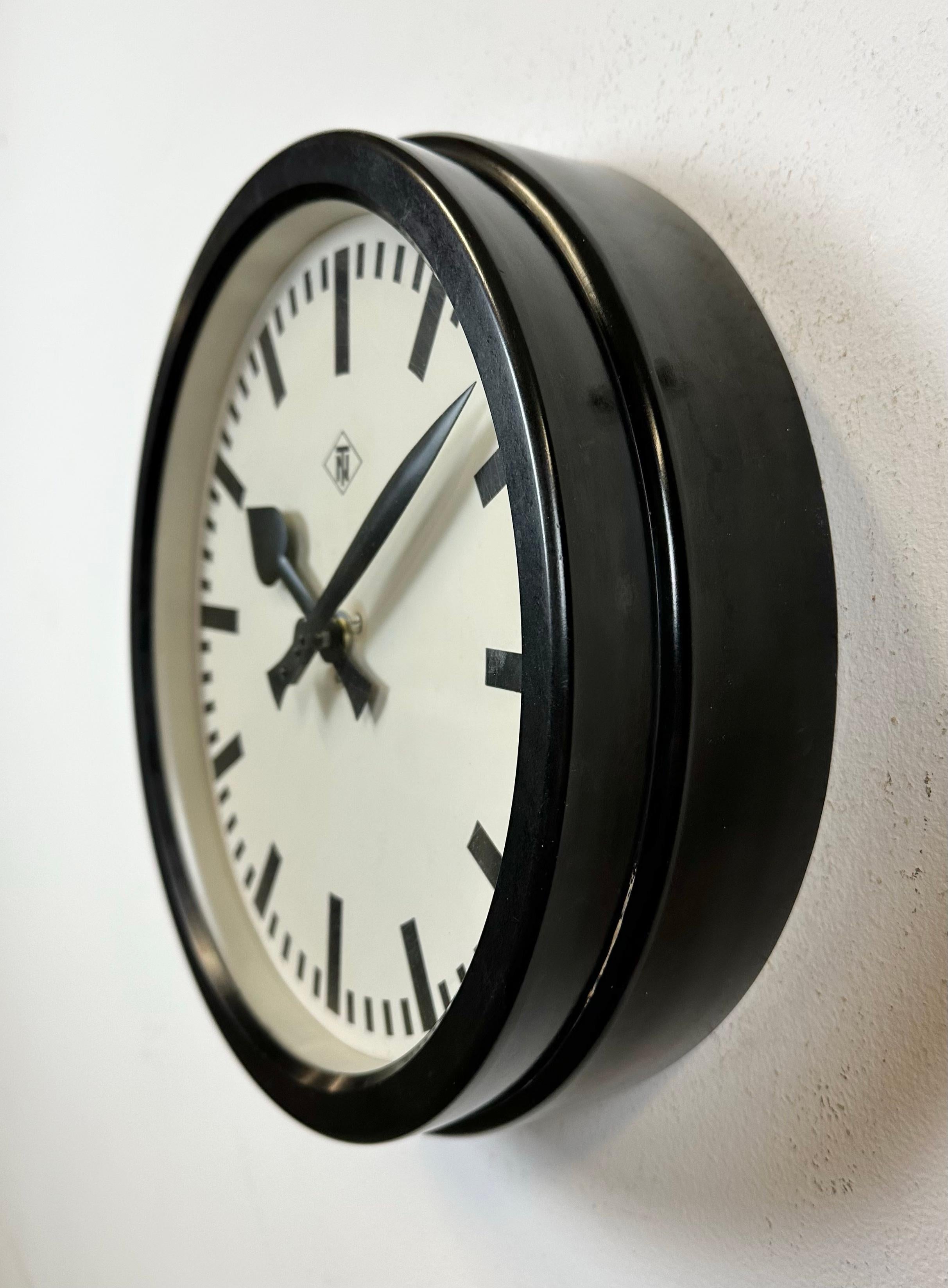 Industrial Black Bakelite Station Wall Clock from TN, 1940s In Good Condition For Sale In Kojetice, CZ