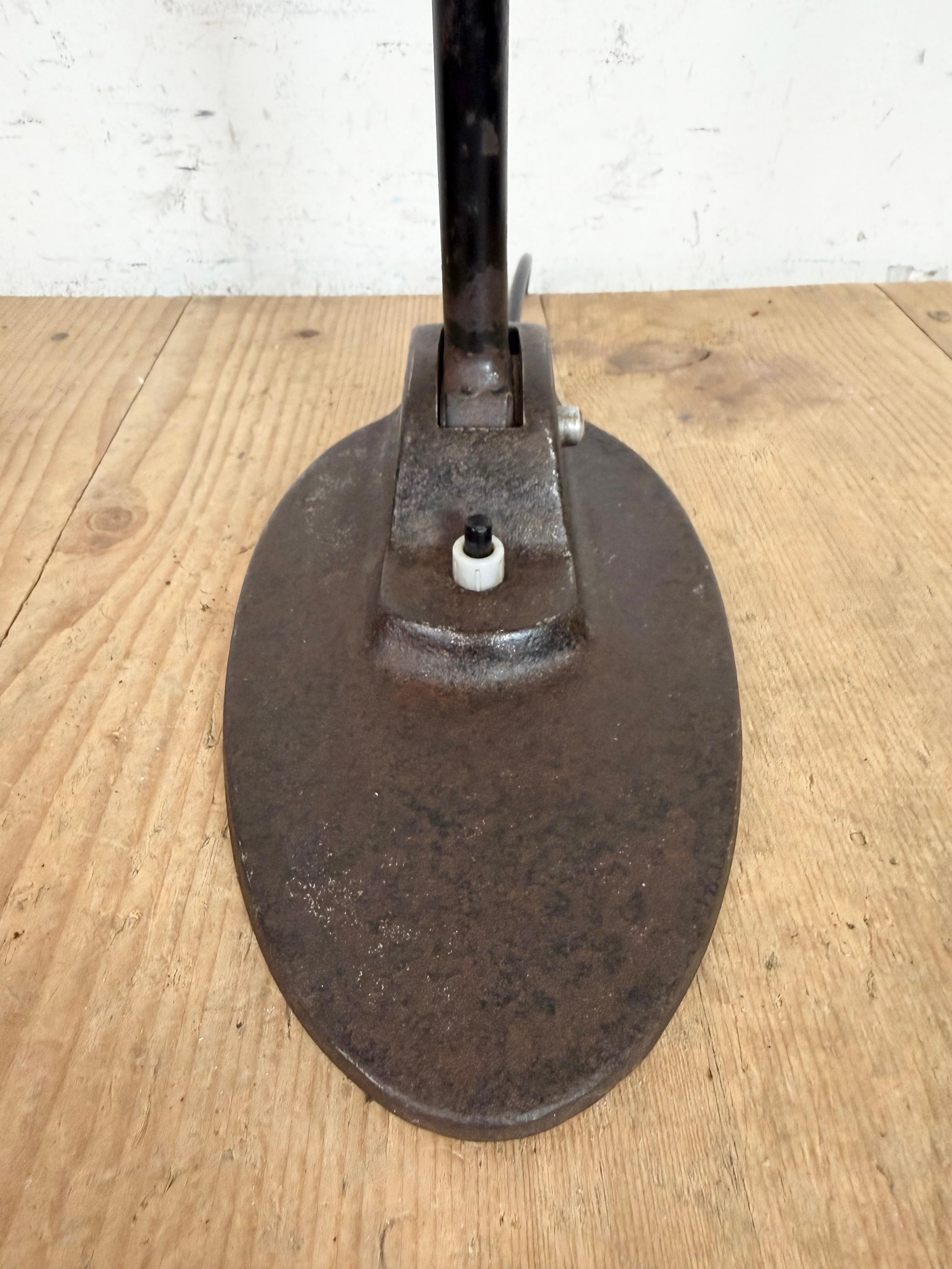 Industrial Black Enamel Bauhaus Desk Lamp, 1930s en venta 3