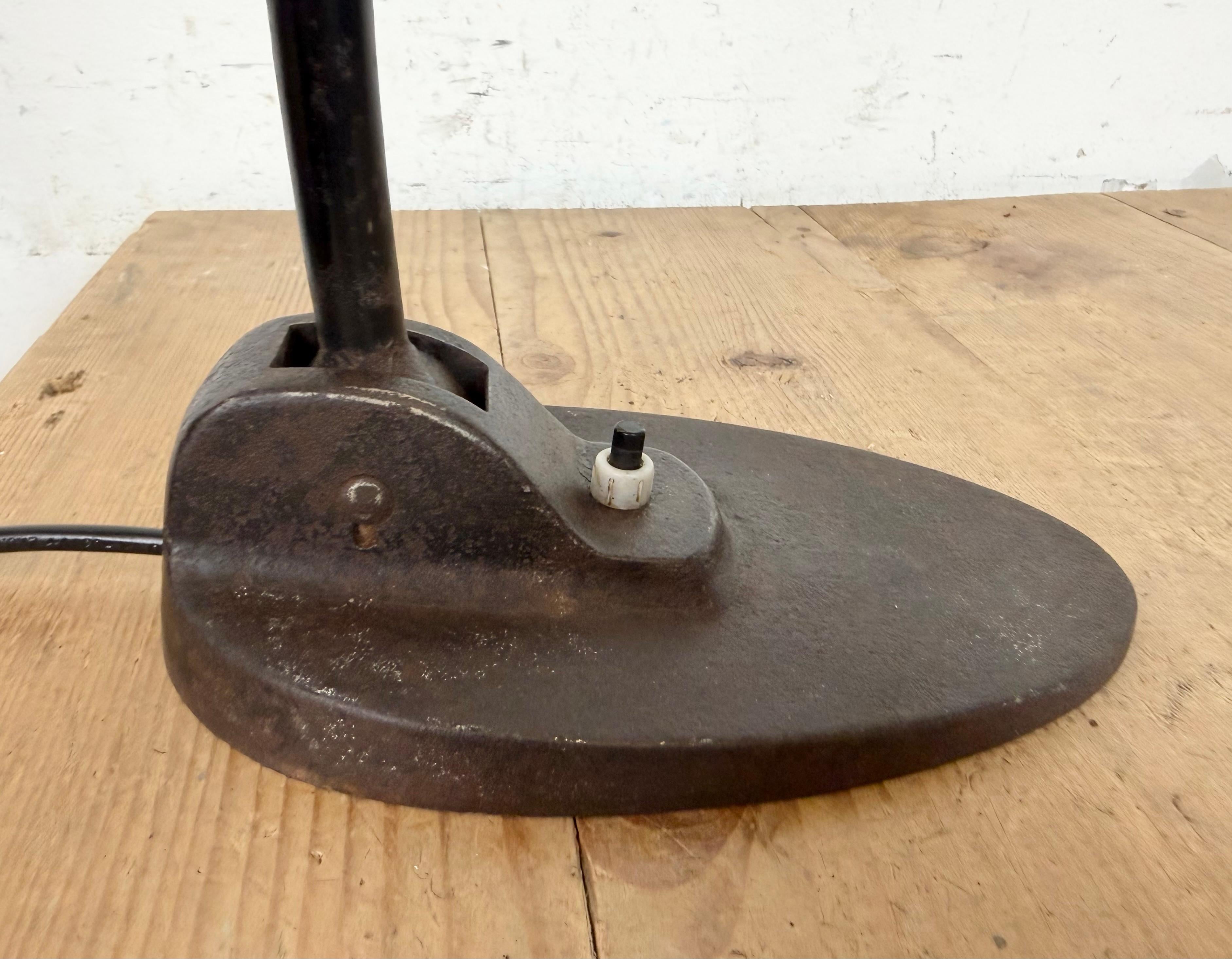 Industrial Black Enamel Bauhaus Desk Lamp, 1930s en venta 6