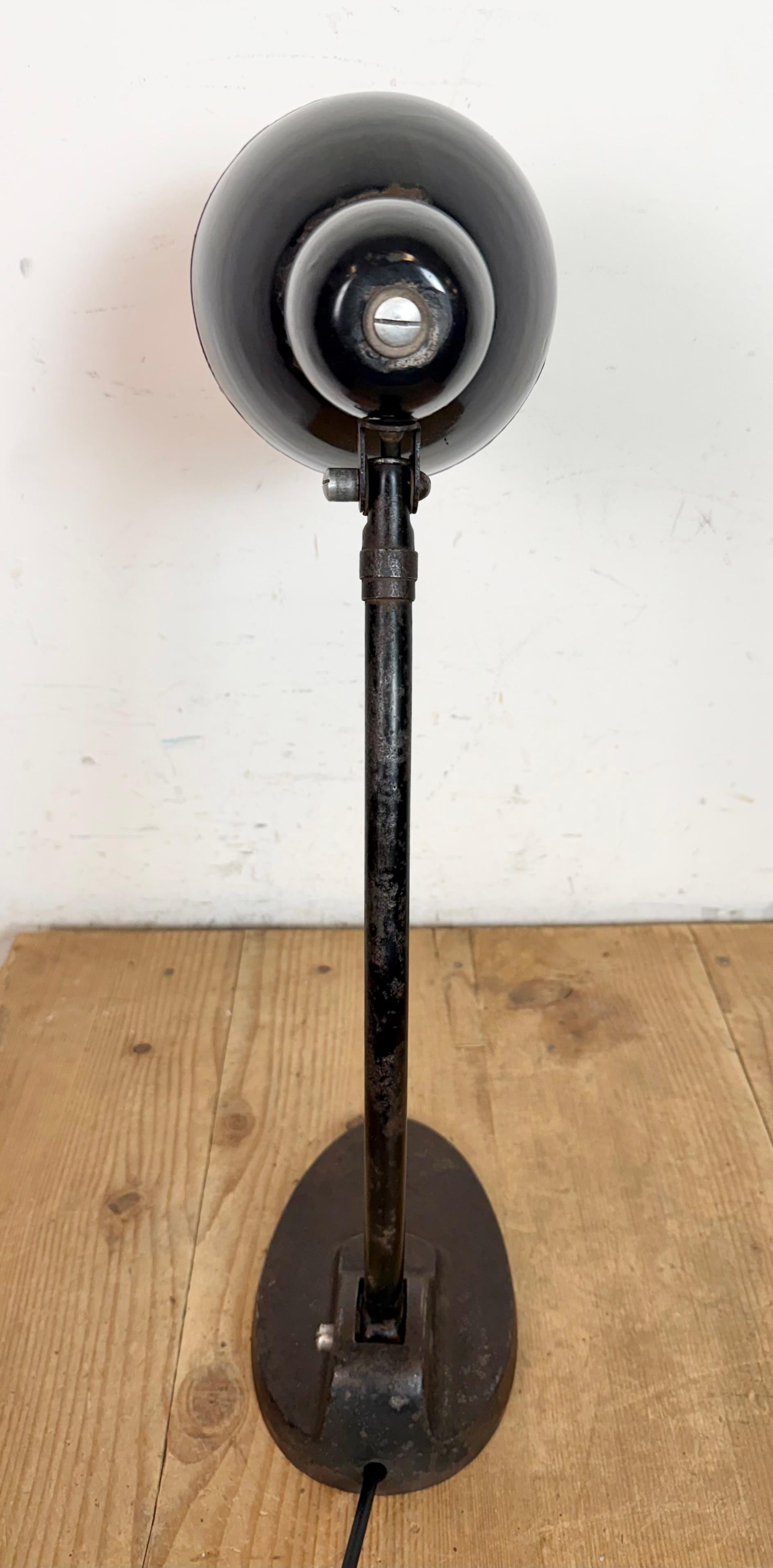 Industrial Black Enamel Bauhaus Desk Lamp, 1930s en venta 7
