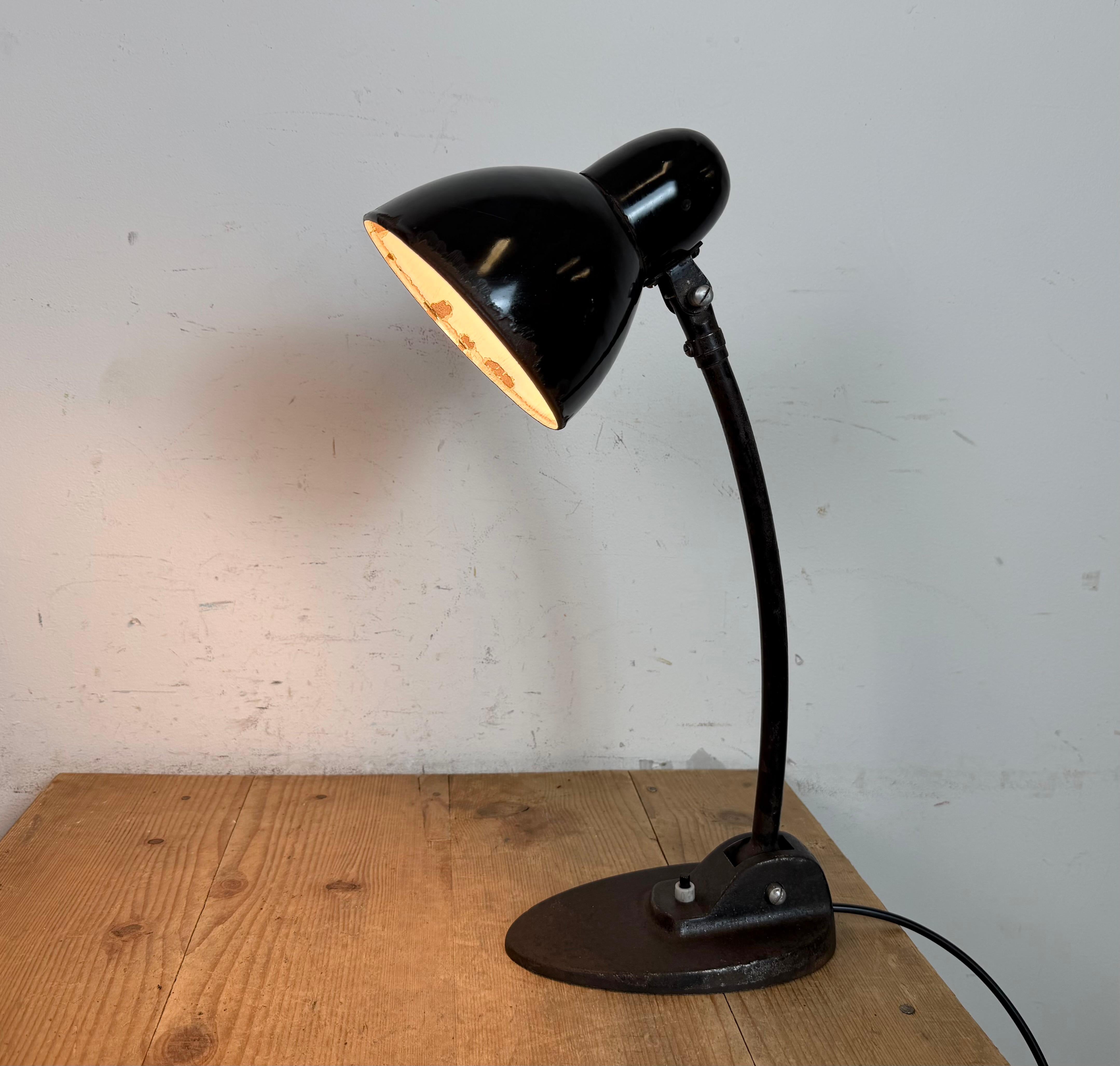 Industrial Black Enamel Bauhaus Desk Lamp, 1930s en venta 10