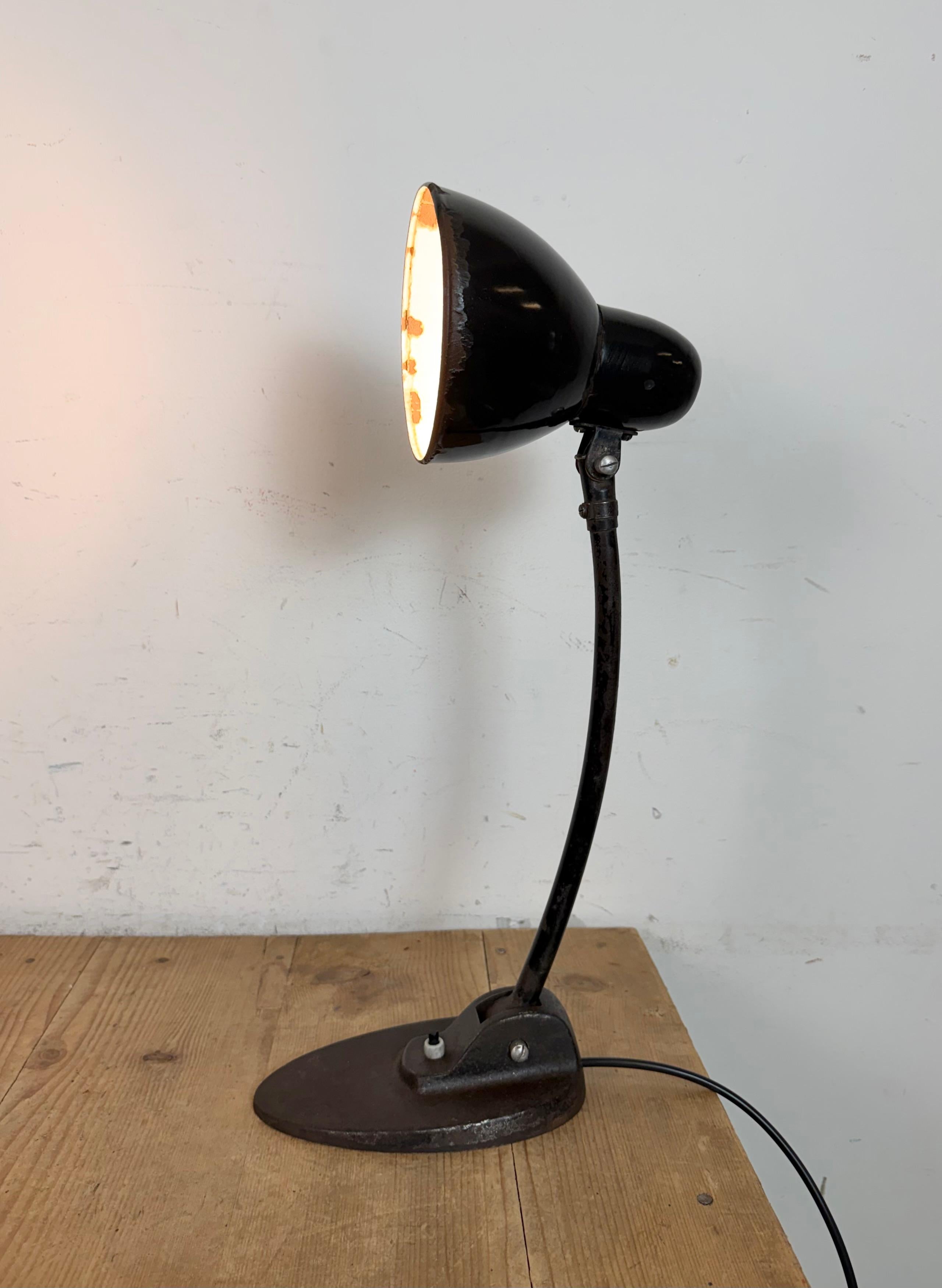 Industrial Black Enamel Bauhaus Desk Lamp, 1930s en venta 11
