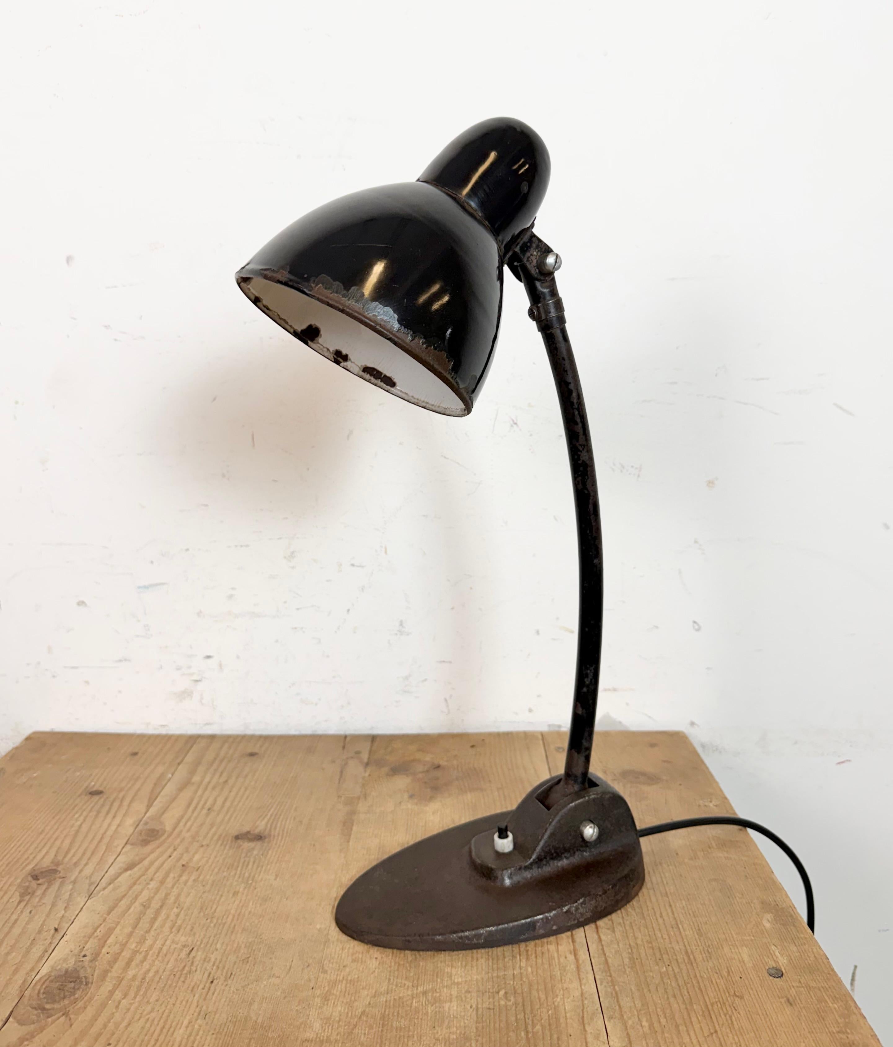 Industrial Black Enamel Bauhaus Desk Lamp, 1930s Alemán en venta