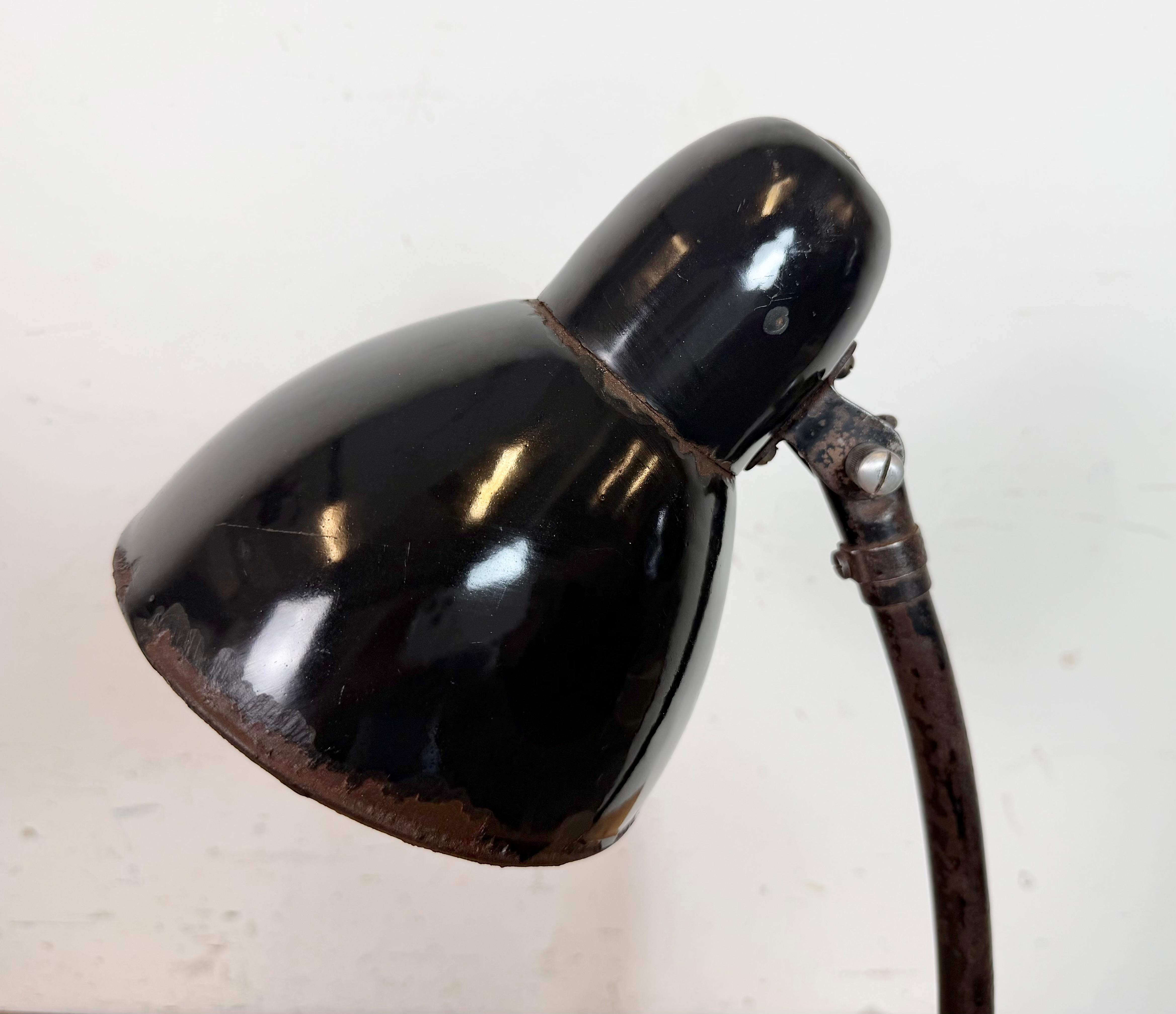 Industrial Black Enamel Bauhaus Desk Lamp, 1930s Esmaltado en venta