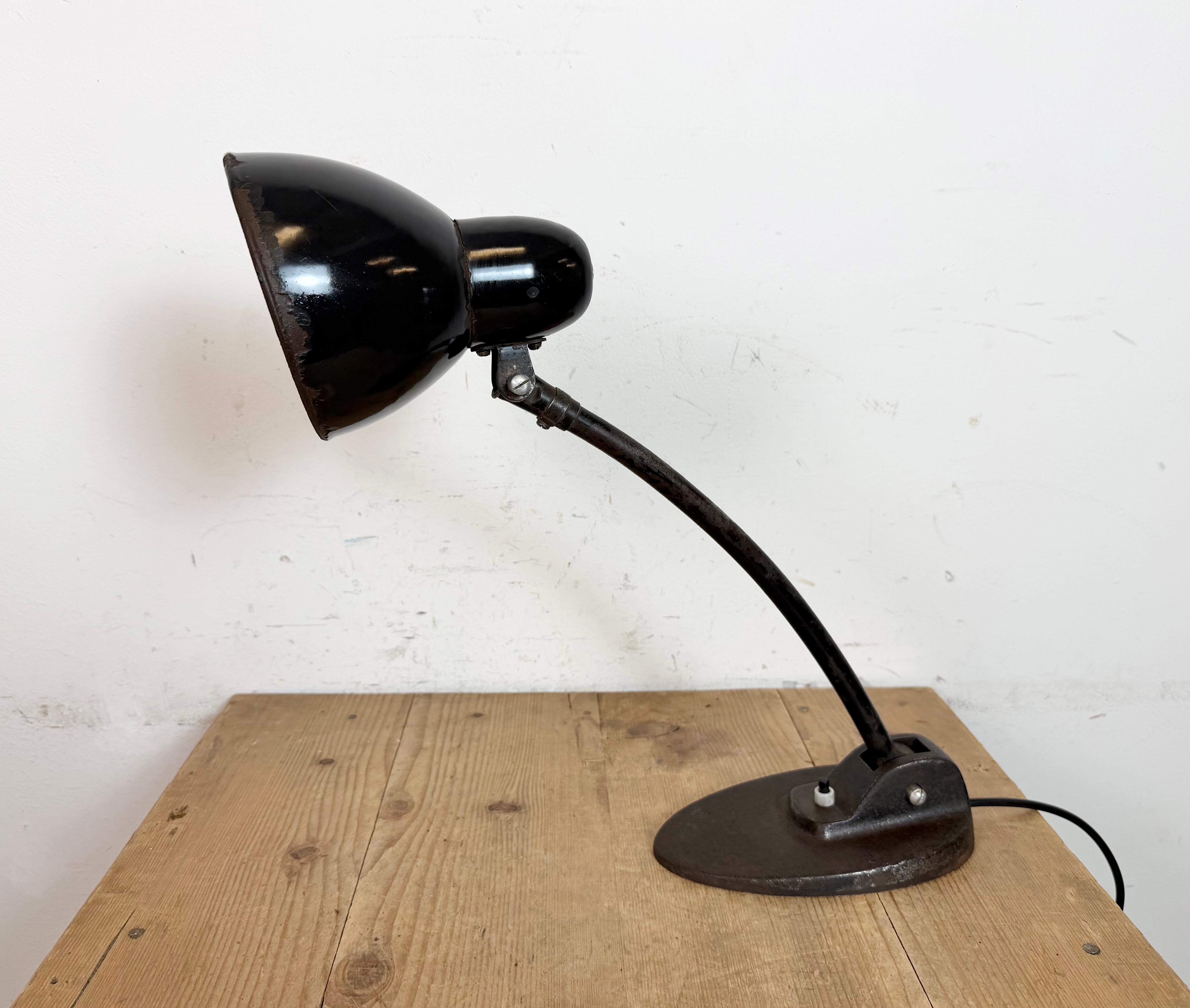 Industrial Black Enamel Bauhaus Desk Lamp, 1930s Hierro en venta
