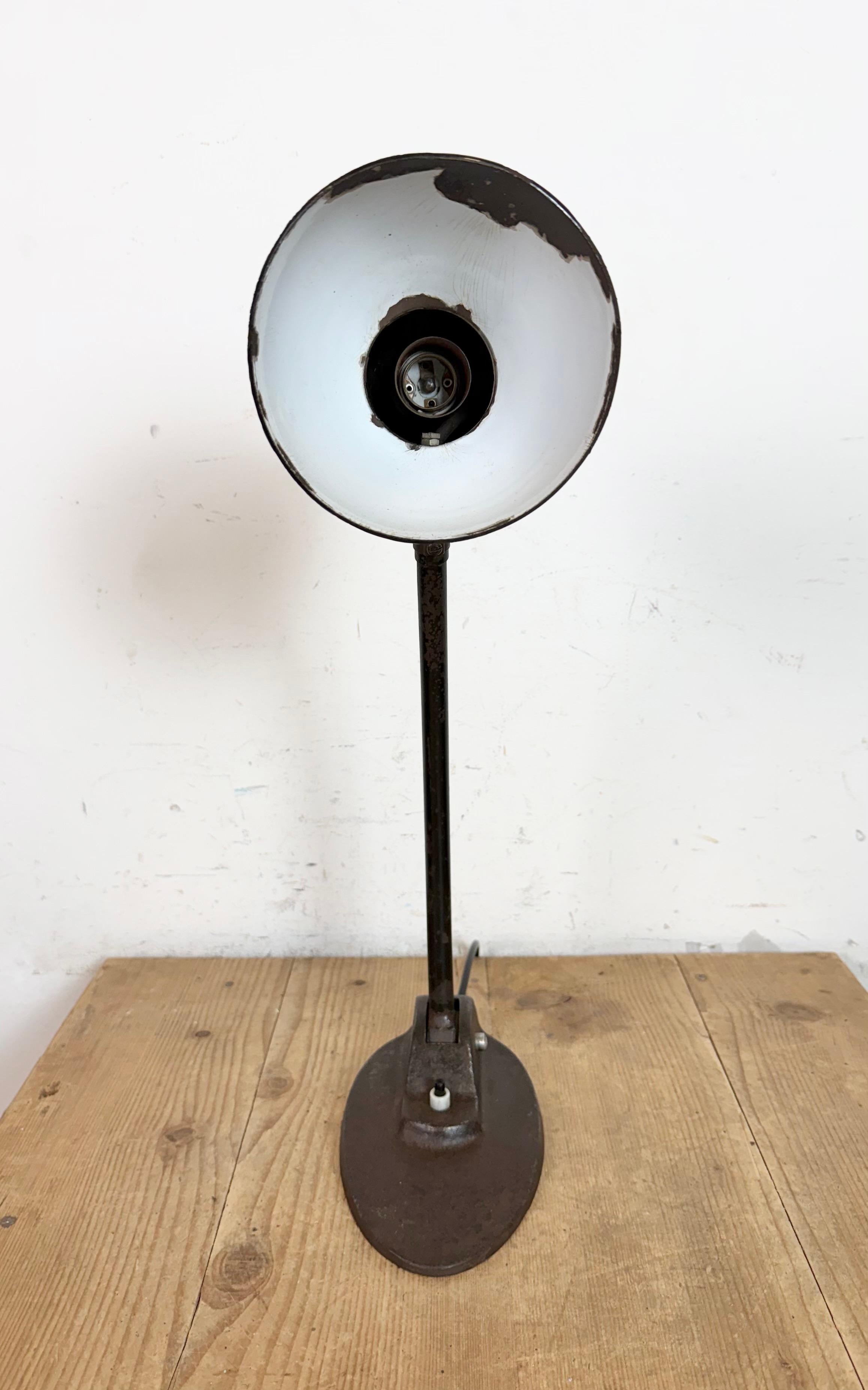 Industrial Black Enamel Bauhaus Desk Lamp, 1930s en venta 1