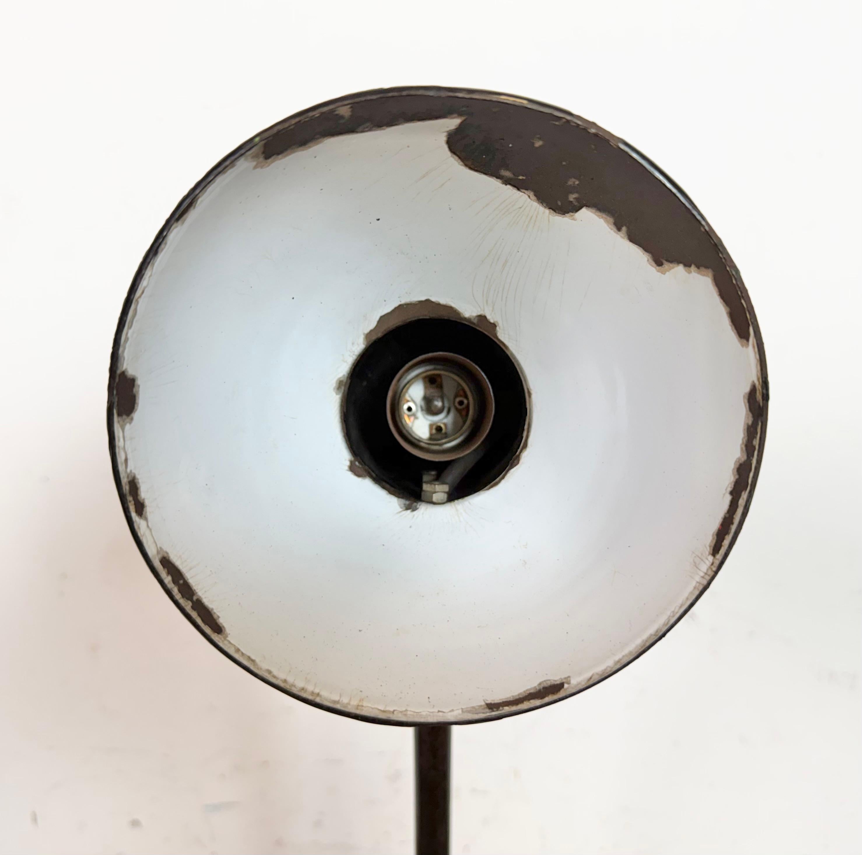 Industrial Black Enamel Bauhaus Desk Lamp, 1930s en venta 2
