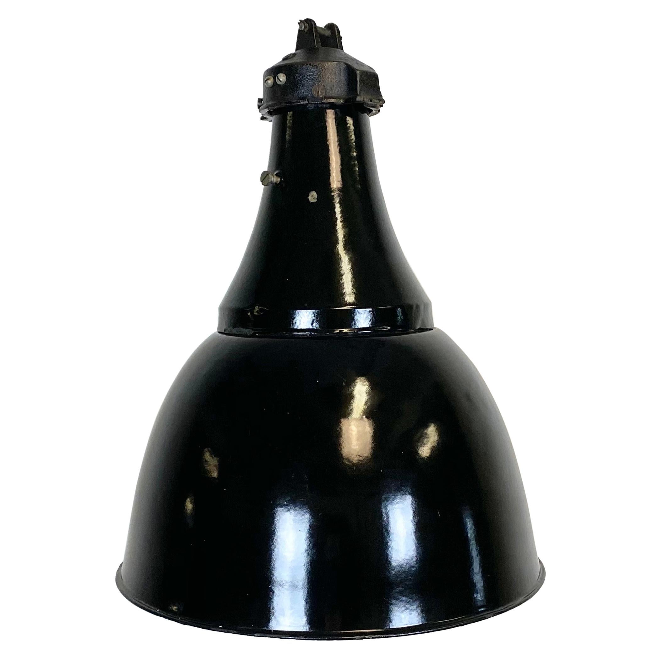 Lampe suspendue industrielle Bauhaus en émail noir, années 1930 en vente