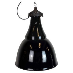Lampe suspendue industrielle en émail noir Bauhaus, années 1930