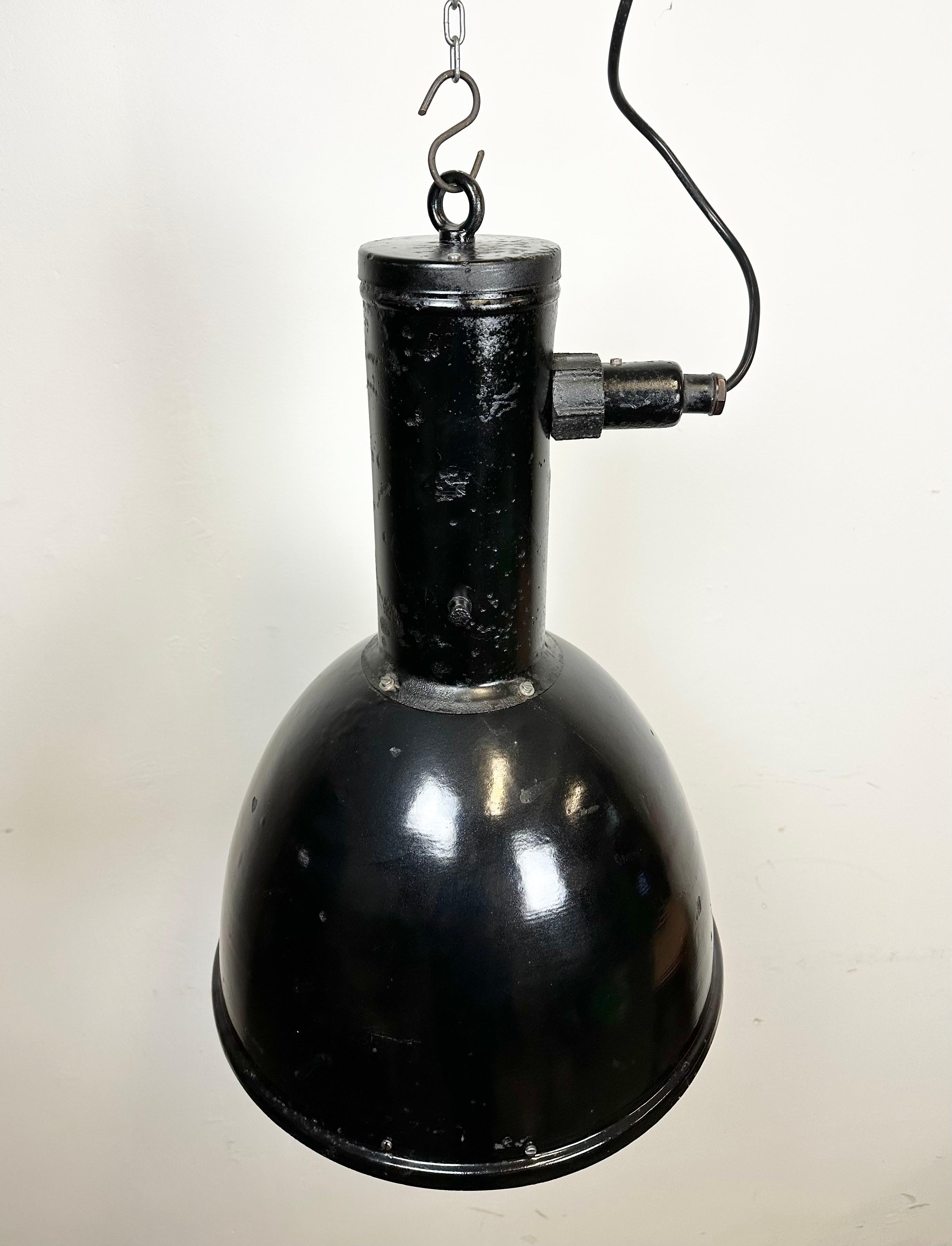 Industrial Black Enamel Factory Hanging Lamp, 1950s For Sale 4