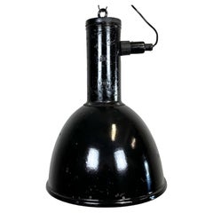Lampe suspendue industrielle en émail noir d'usine, années 1950