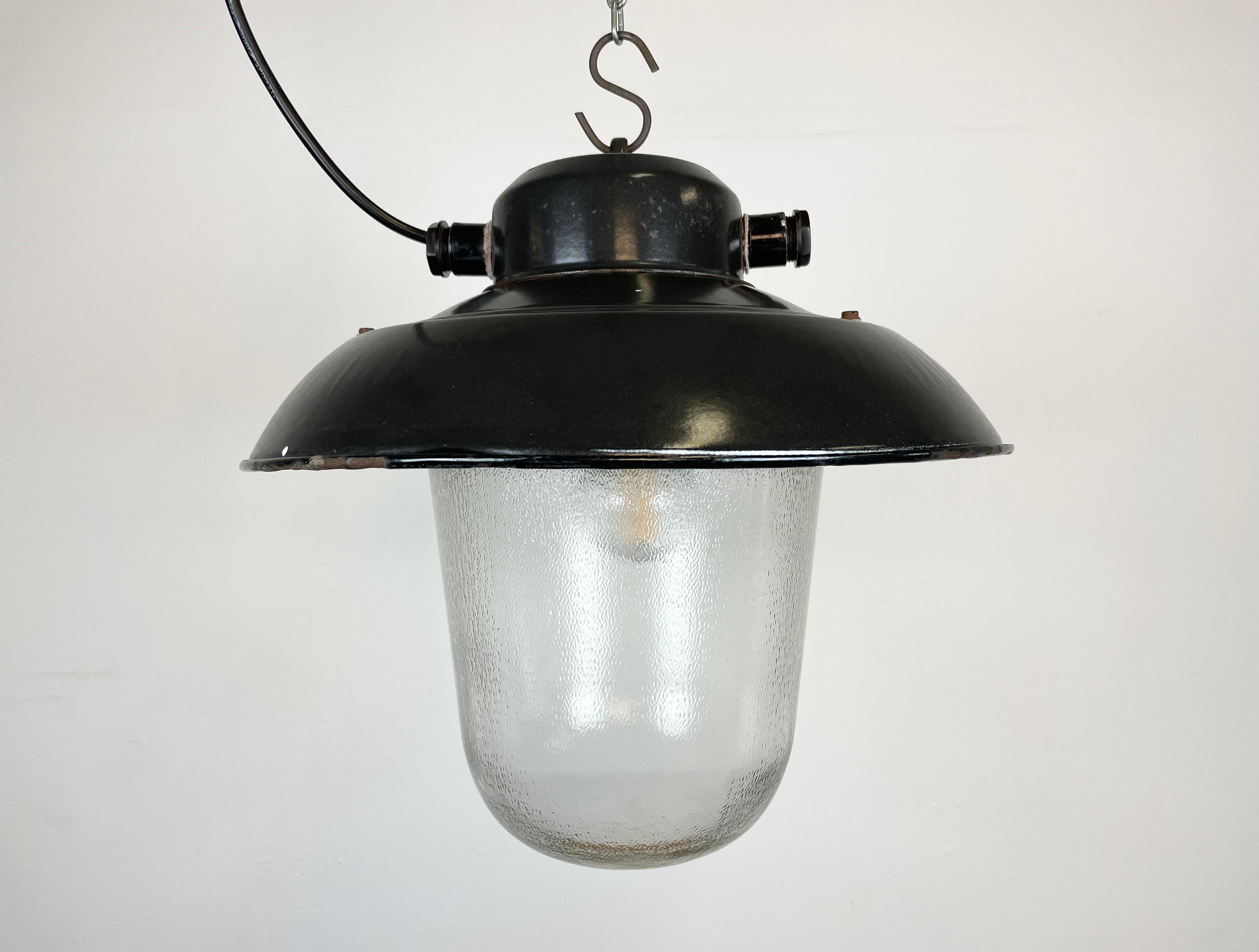 - Vintage industrial lamp made by Elektrosvit in former Czechoslovakia during the 1960s
- Black enamel shade with white interior.
- Frosted glass
- Porcelain socket requires E 27 light bulbs.
- New wire.
- Weight: 4 kg.
- Fully functional.