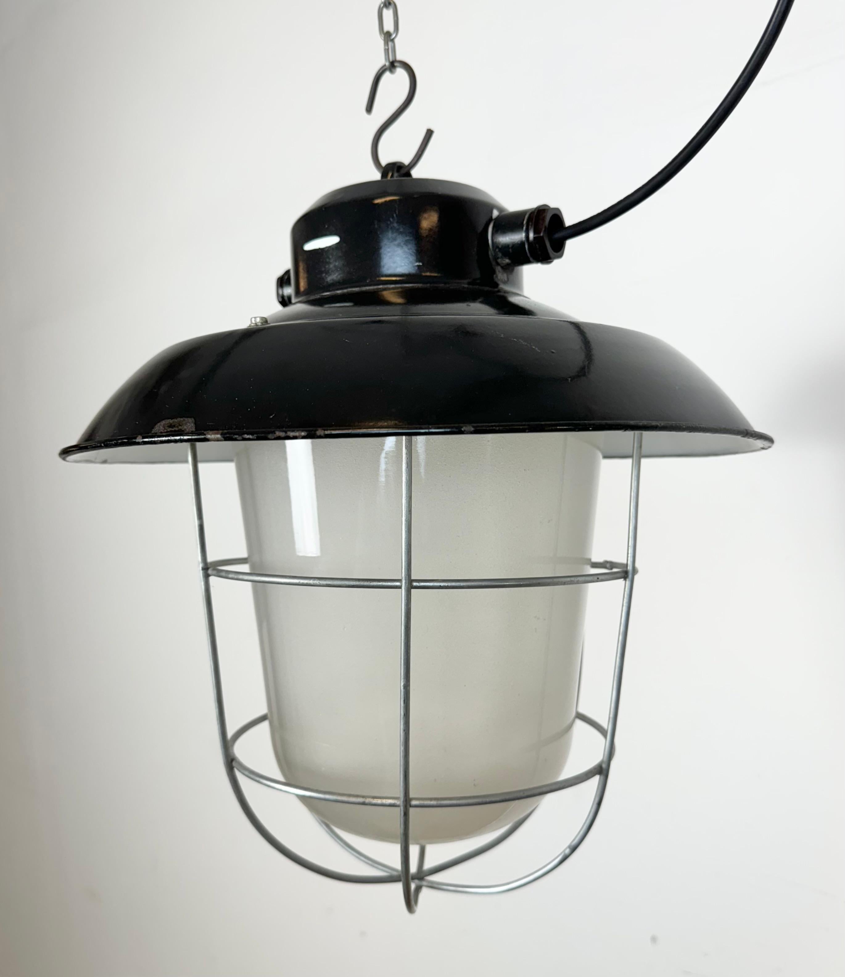 Industrial Black Enamel Factory Hanging Lamp, 1960s For Sale 3