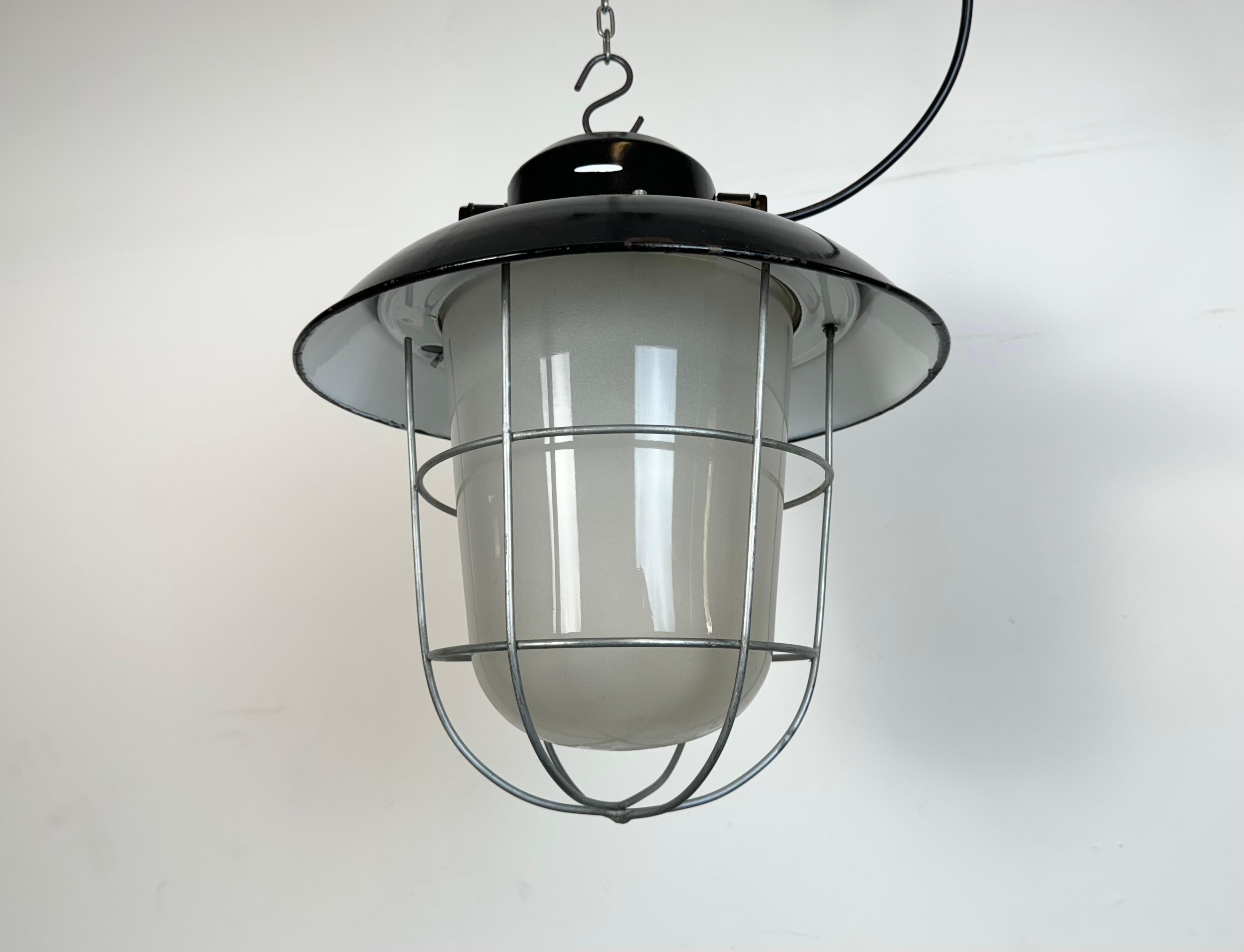 Industrial Black Enamel Factory Hanging Lamp, 1960s For Sale 4