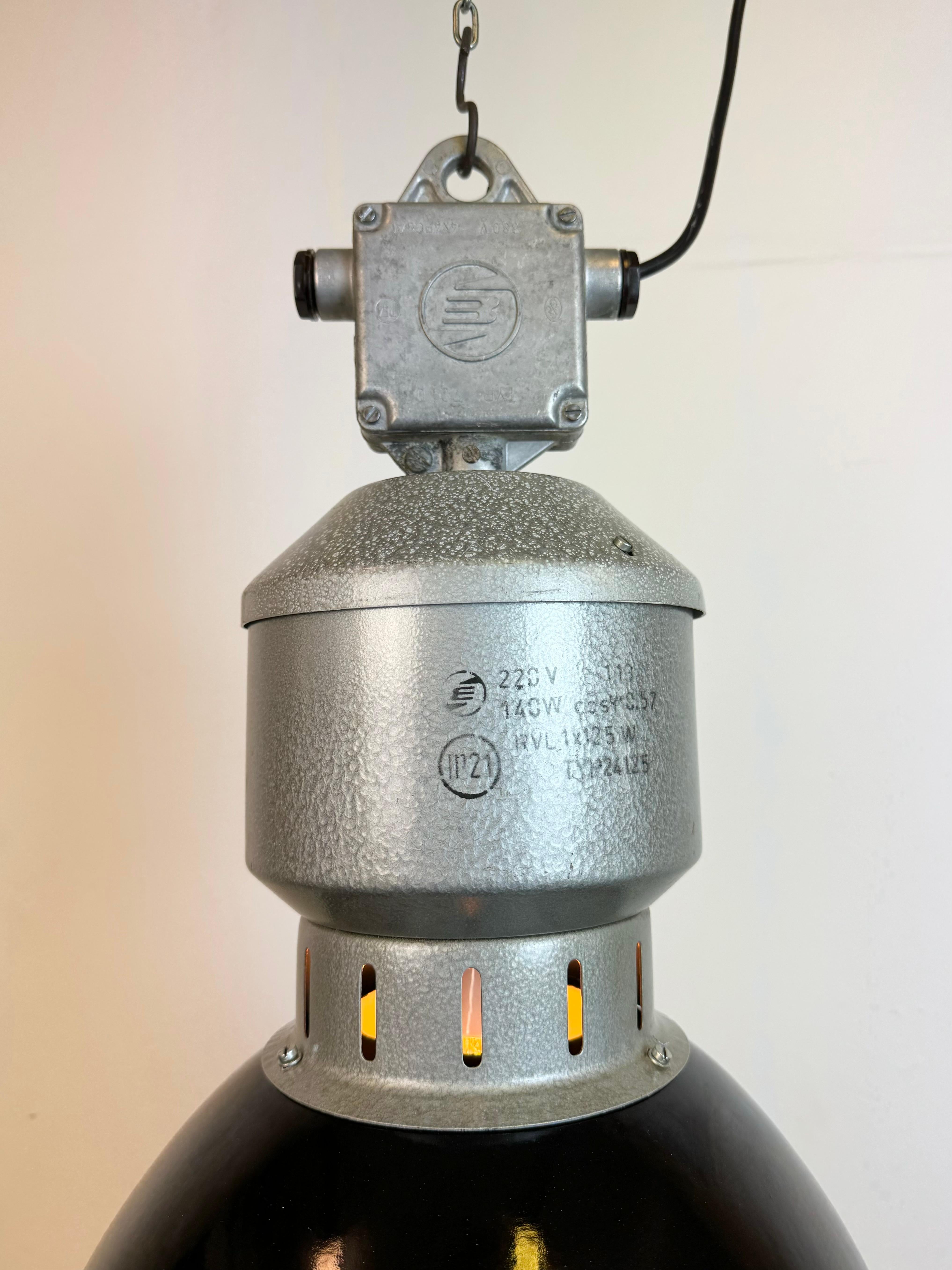 Industrielle schwarze Emaille-Fabrik-Lampe aus Elektrosvit, 1960er Jahre im Angebot 4