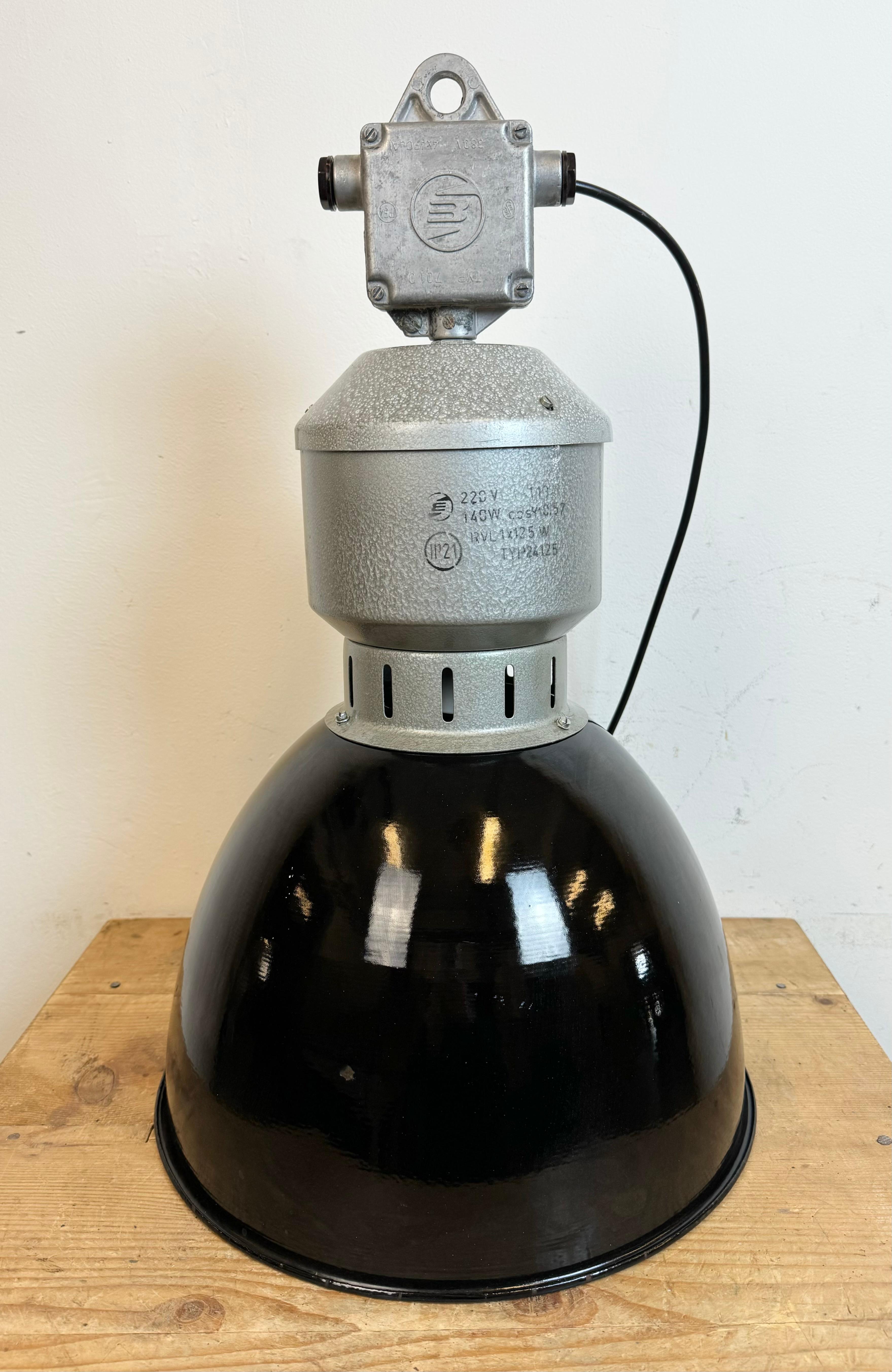 Industrielle schwarze Emaille-Fabrik-Lampe aus Elektrosvit, 1960er Jahre im Angebot 8