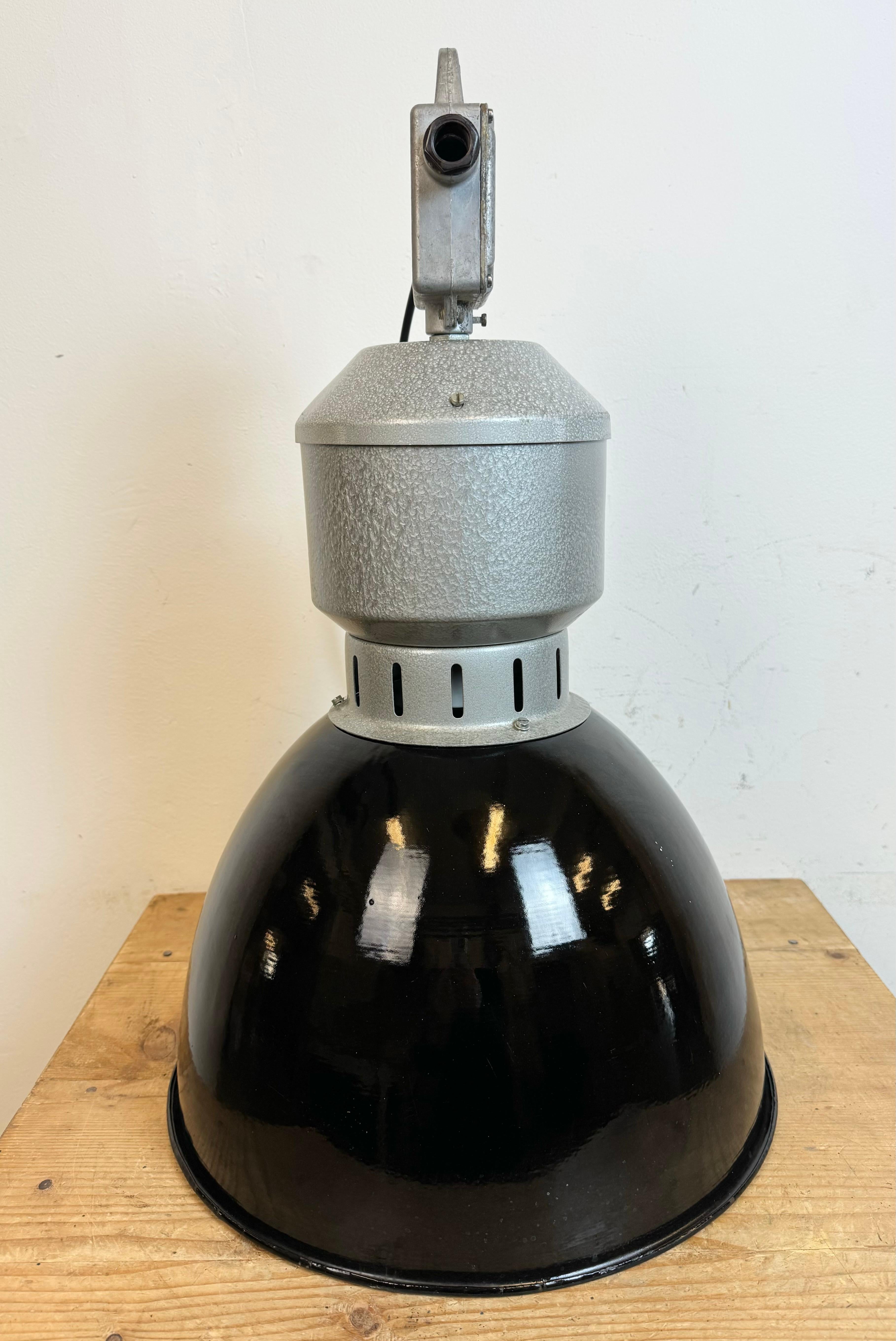 Industrielle schwarze Emaille-Fabrik-Lampe aus Elektrosvit, 1960er Jahre im Angebot 9