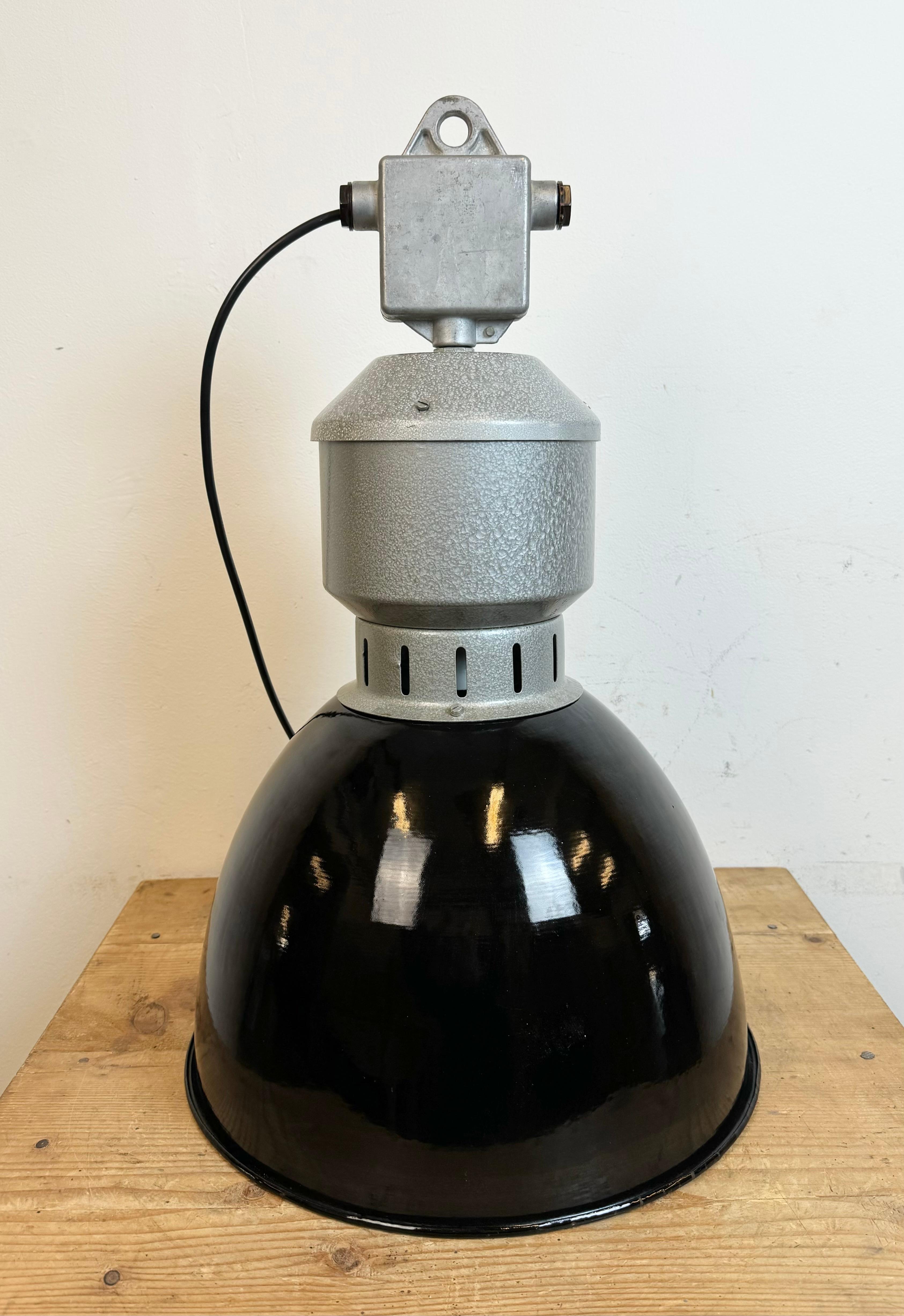 Lampe d'usine industrielle en émail noir d'Elektrosvit, années 1960 en vente 9
