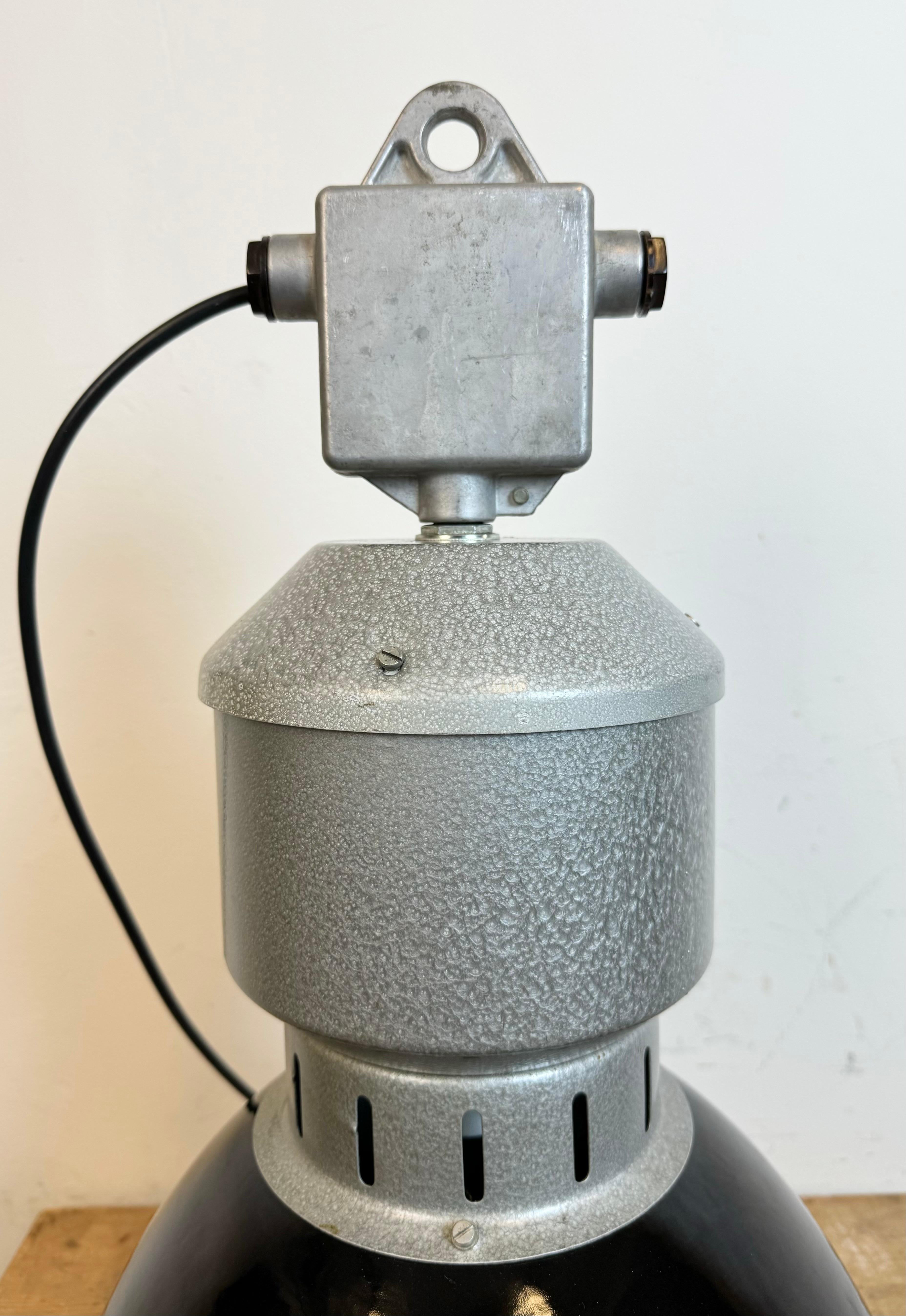 Industrielle schwarze Emaille-Fabrik-Lampe aus Elektrosvit, 1960er Jahre im Angebot 11
