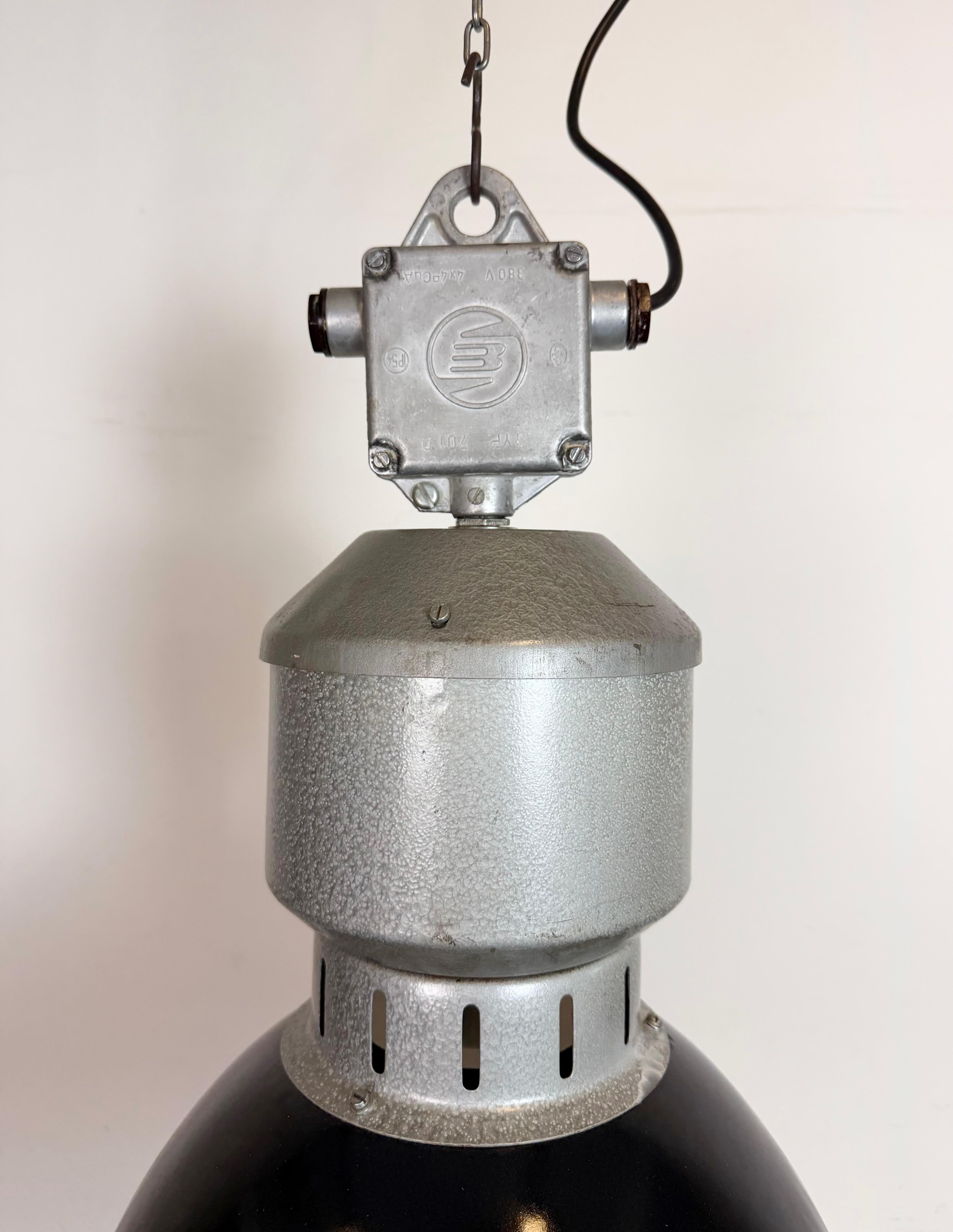 Ceco Lampada industriale da fabbrica con smalto nero di Elektrosvit, anni '60 in vendita