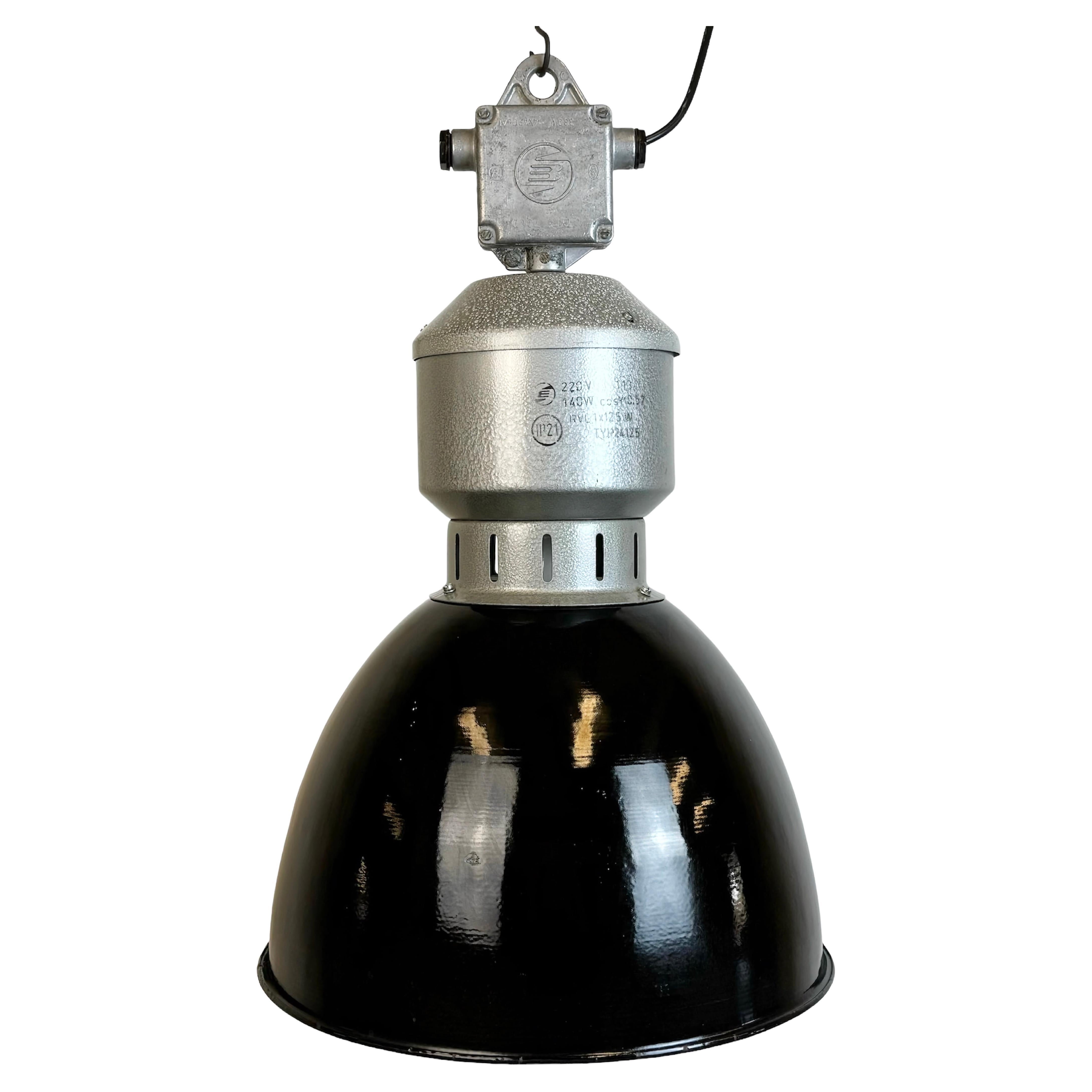 Industrielle schwarze Emaille-Fabrik-Lampe aus Elektrosvit, 1960er Jahre im Angebot