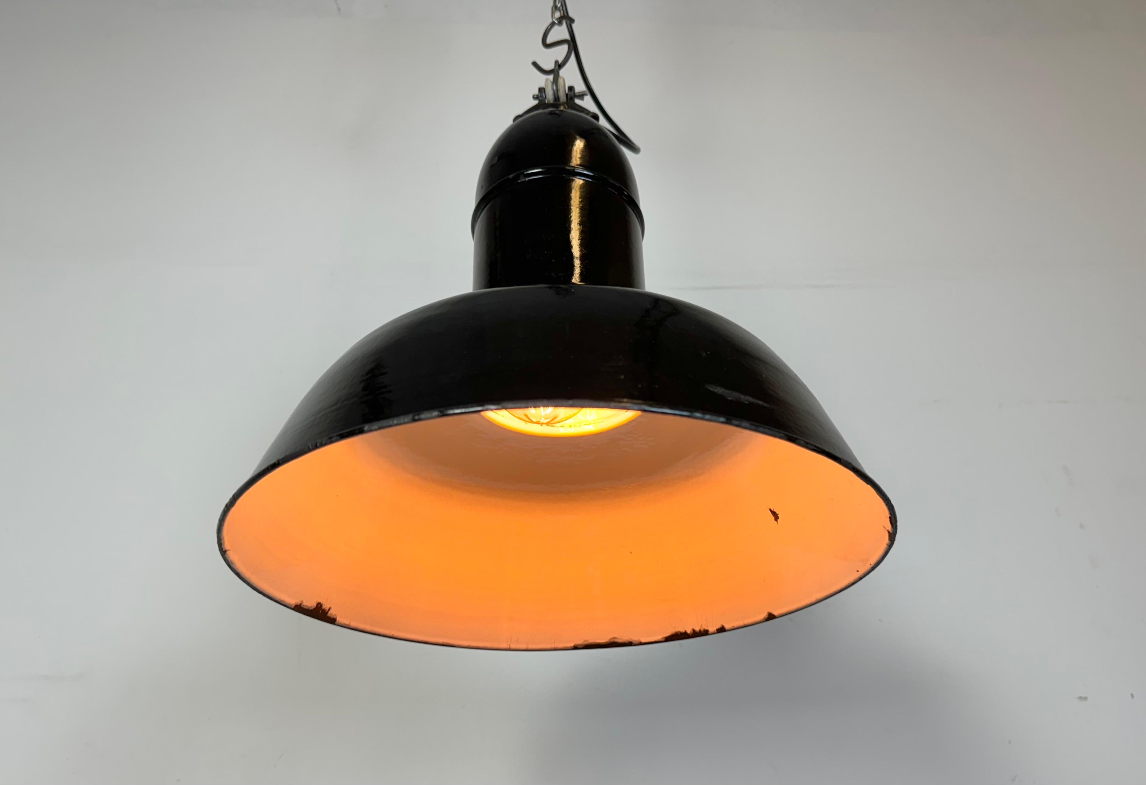 Industrial Black Enamel Factory Lamp with Cast Iron Top, 1930s For Sale 9