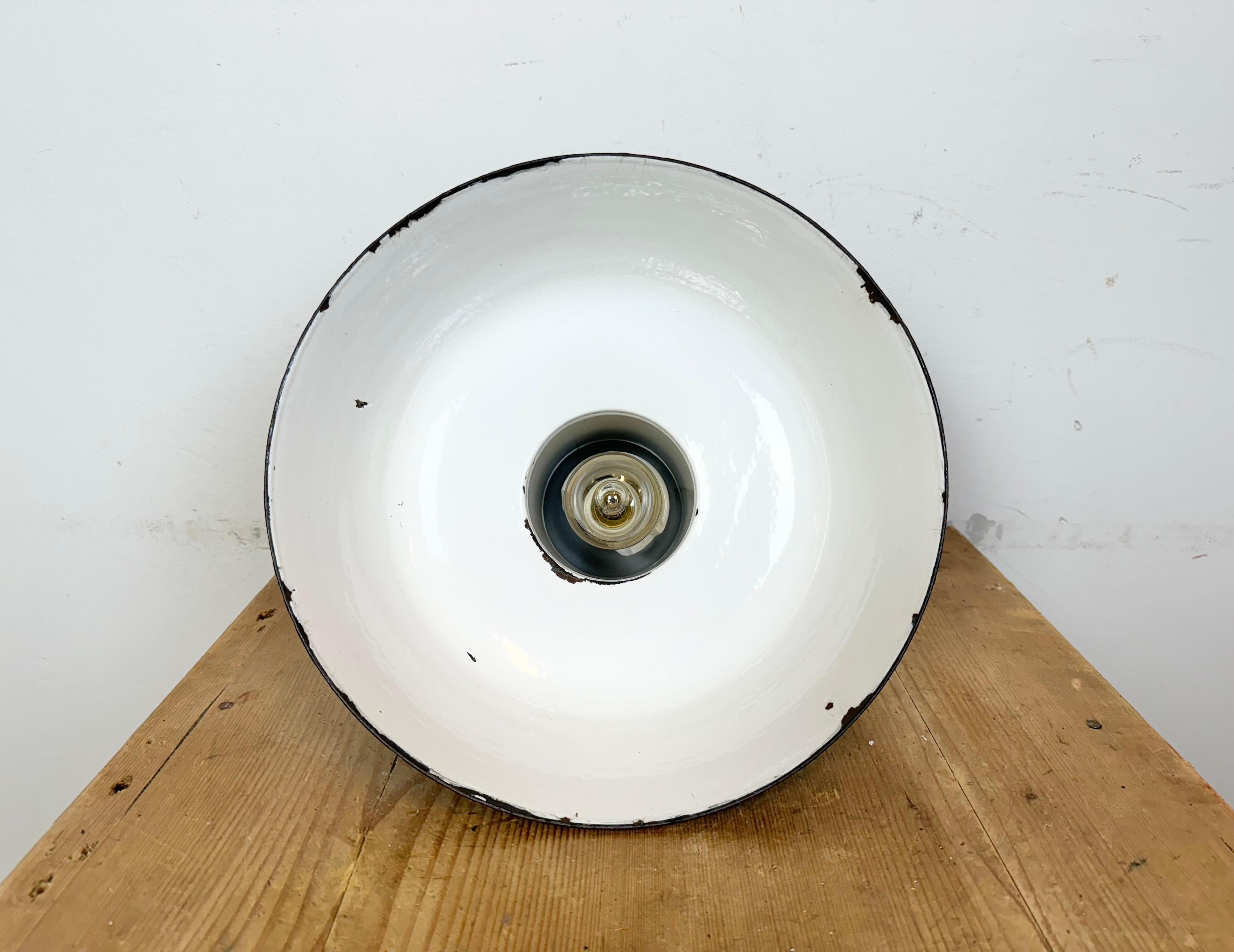 Industrial Black Enamel Factory Lamp with Cast Iron Top, 1930s For Sale 12
