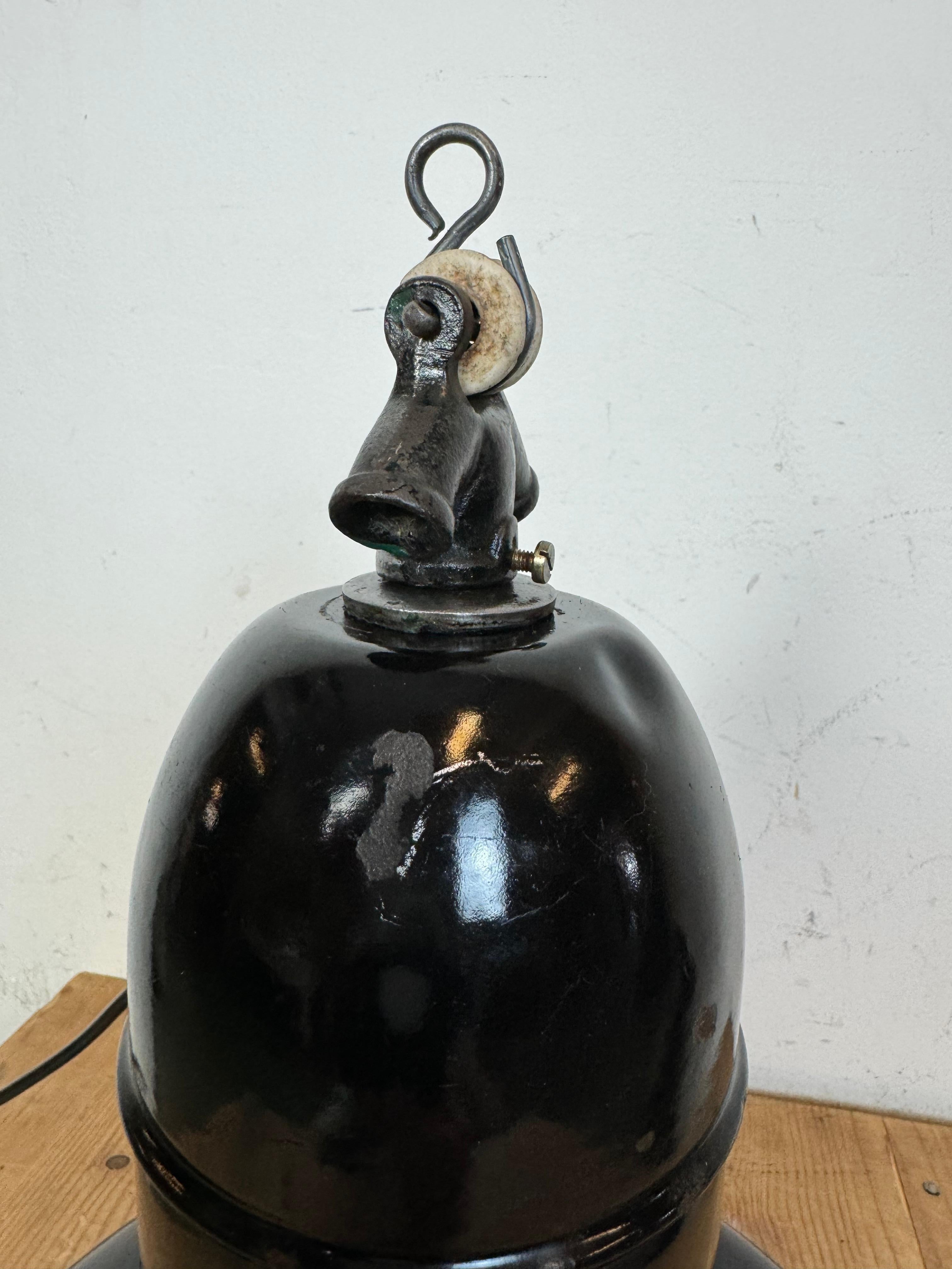 Industrial Black Enamel Factory Lamp with Cast Iron Top, 1930s For Sale 13