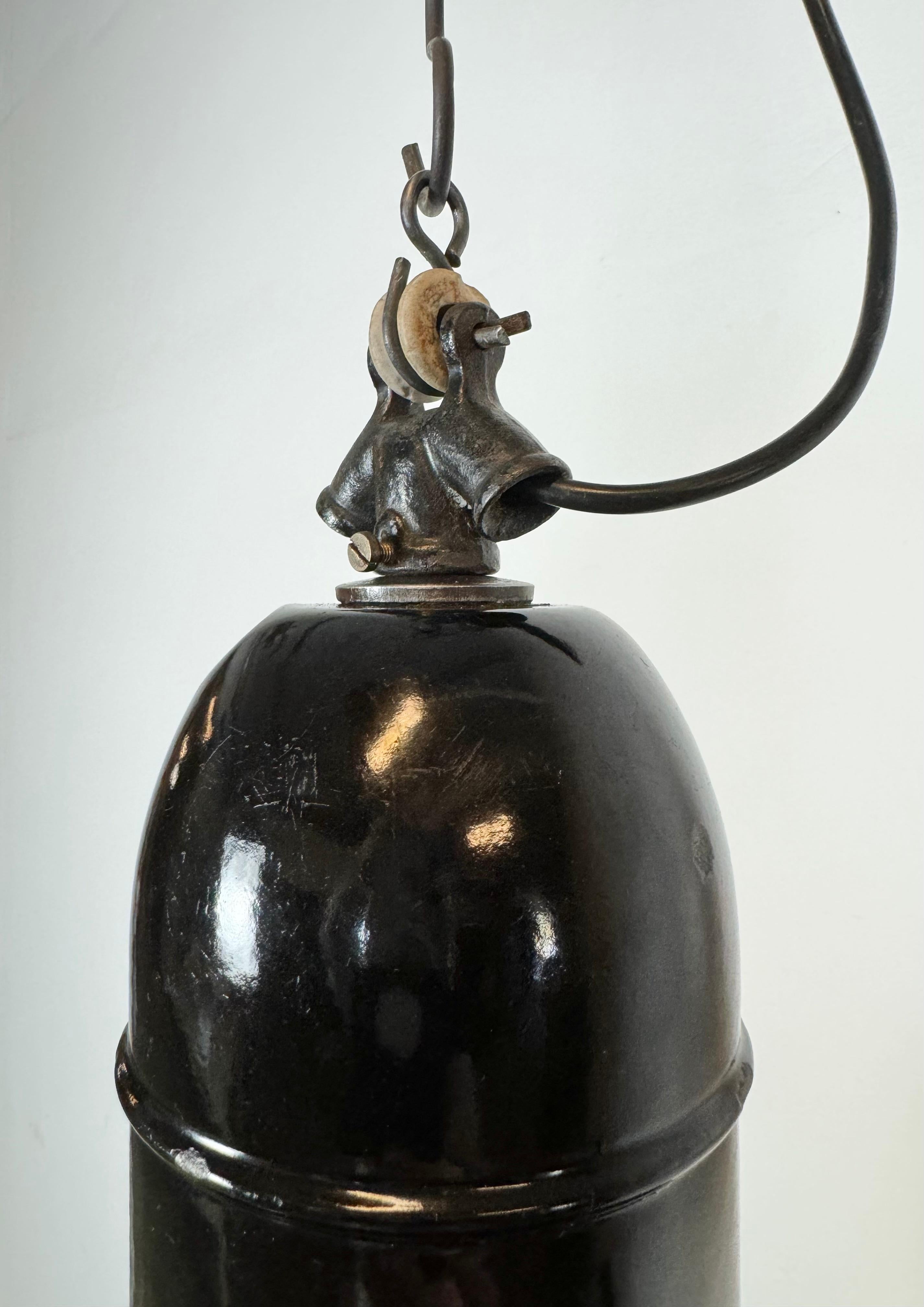 Industrial Black Enamel Factory Lamp with Cast Iron Top, 1930s For Sale 1
