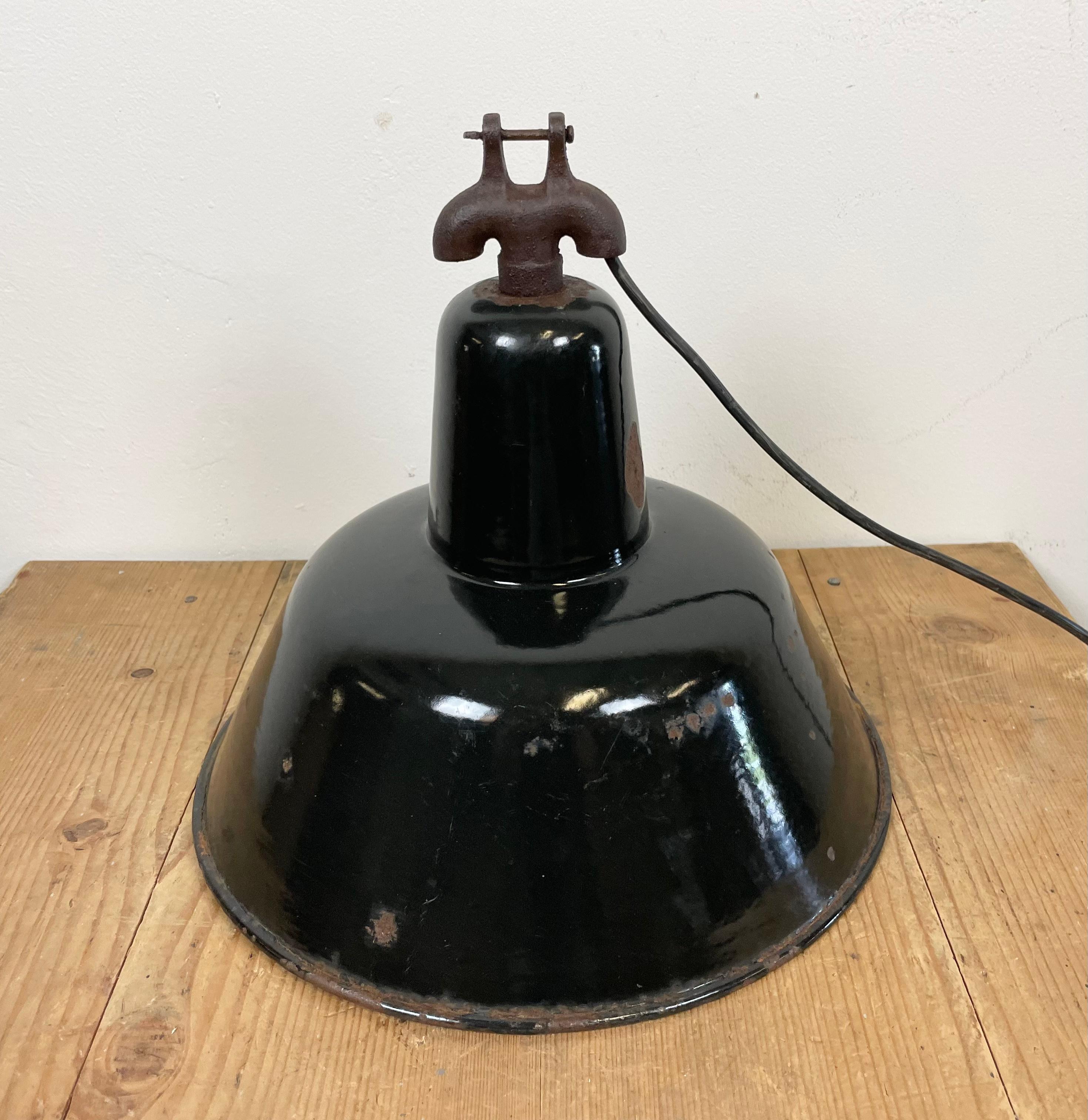 Industrial Black Enamel Factory Lamp with Cast Iron Top, 1950s For Sale 5