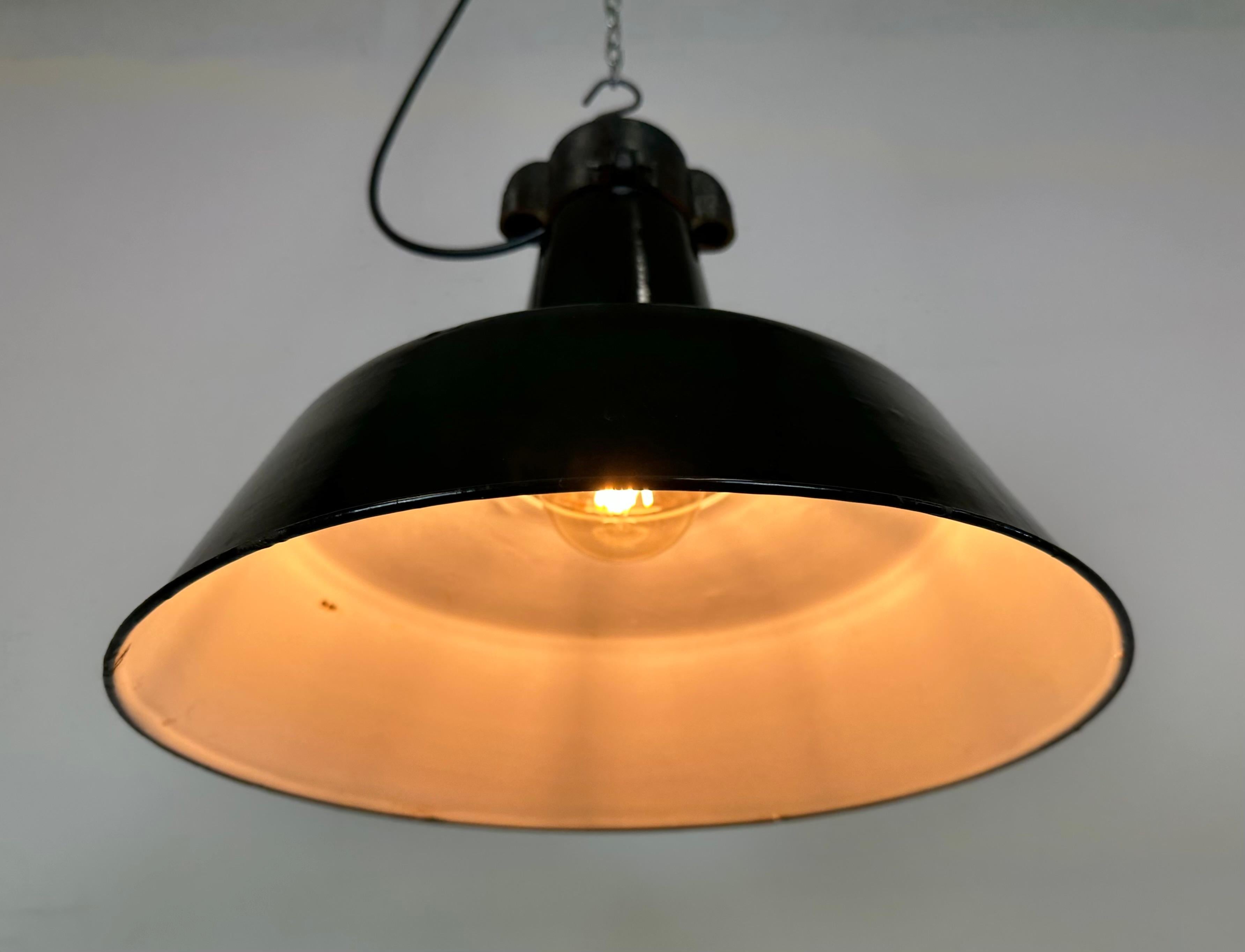 Industrial Black Enamel Factory Lamp with Cast Iron Top, 1950s For Sale 6