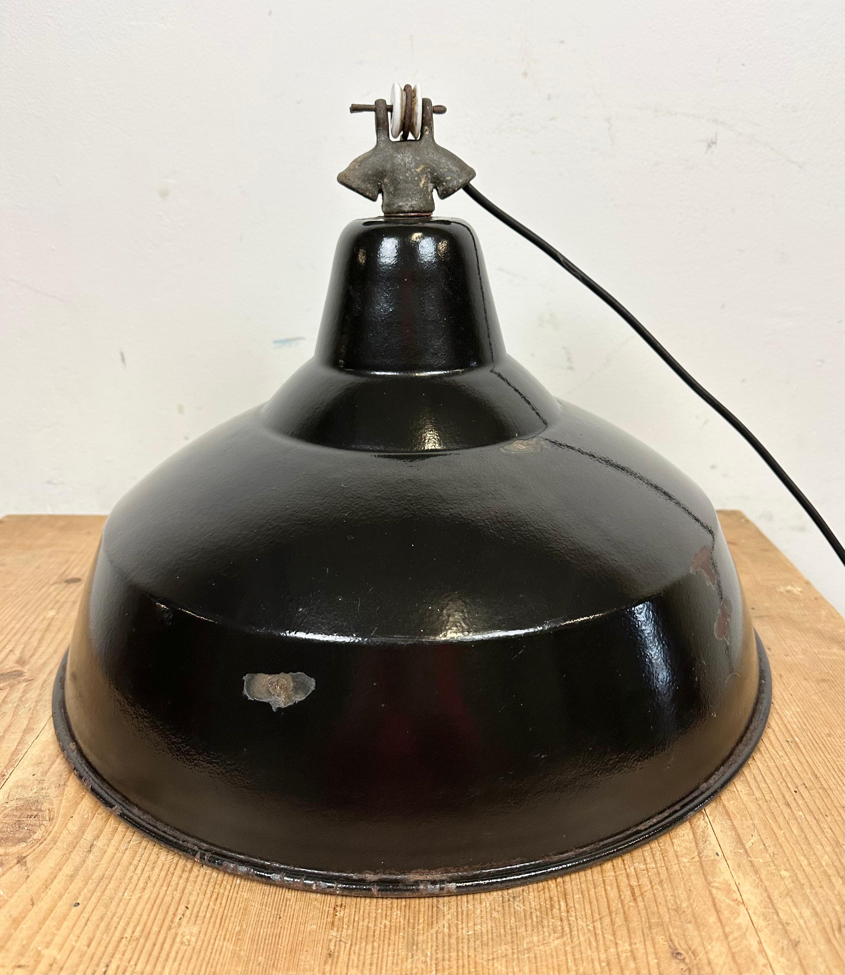 Industrial Black Enamel Factory Lamp with Cast Iron Top, 1950s For Sale 7