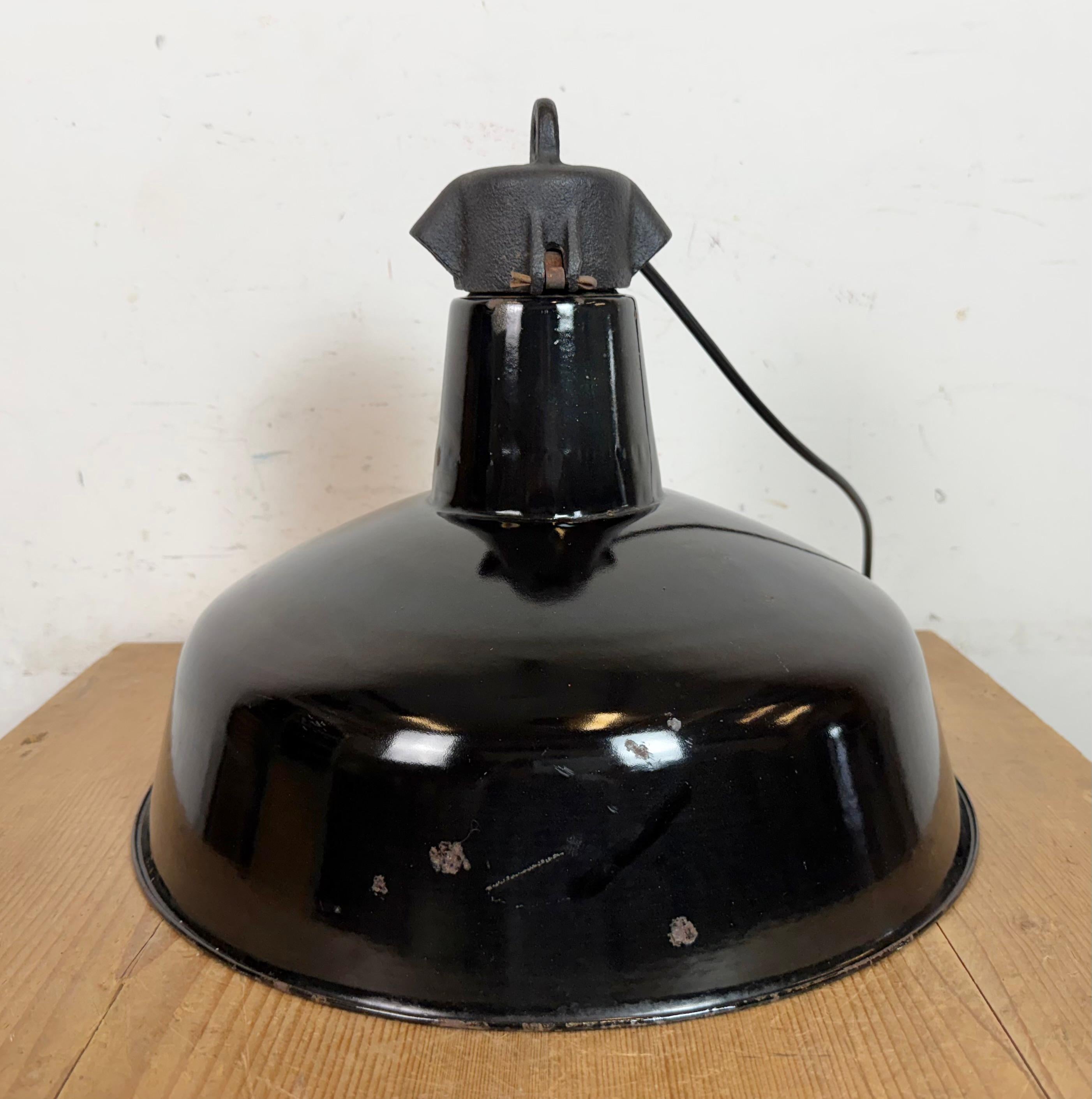 Industrial Black Enamel Factory Lamp with Cast Iron Top, 1950s For Sale 7