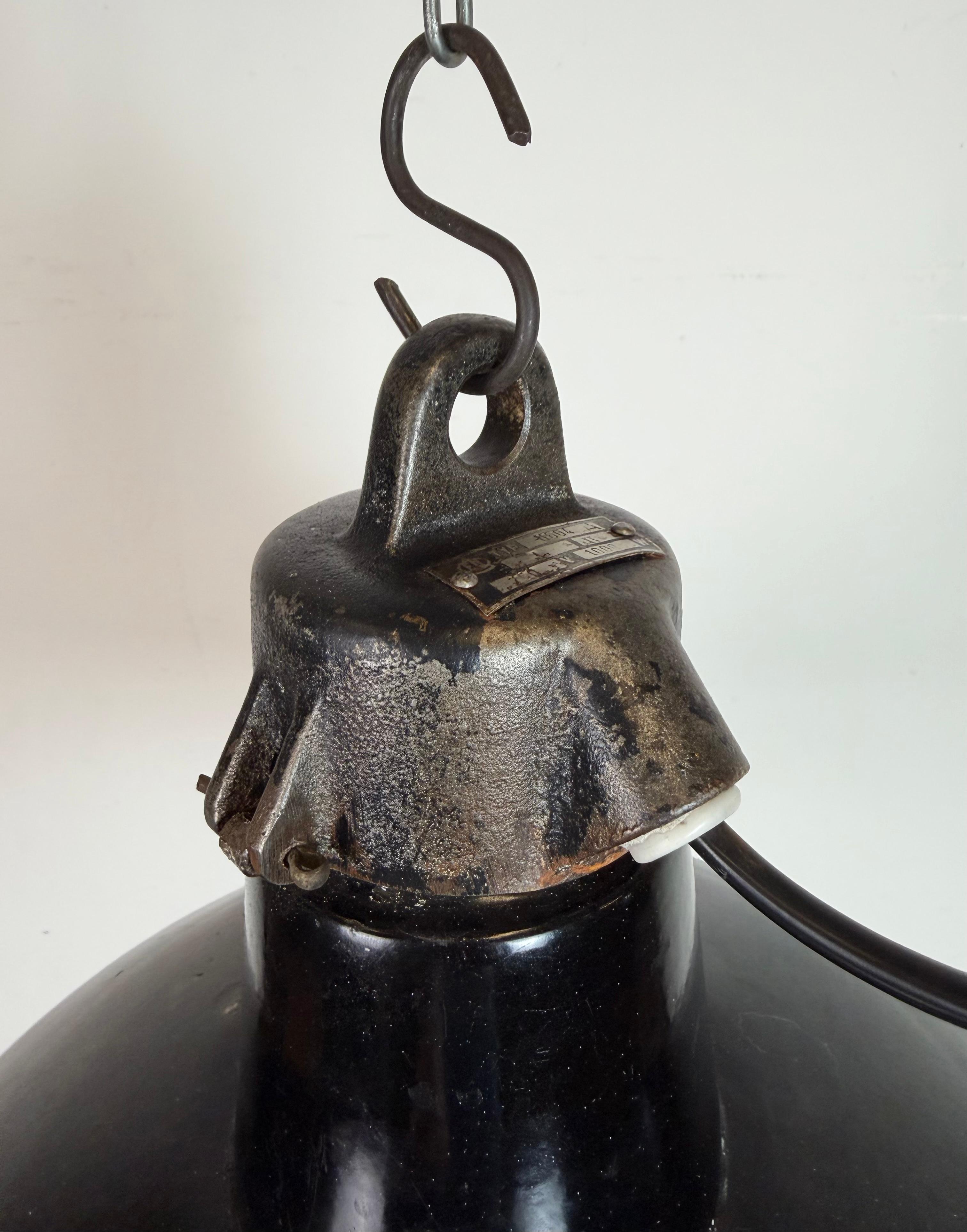 Industrial Black Enamel Factory Lamp with Cast Iron Top, 1950s For Sale 7