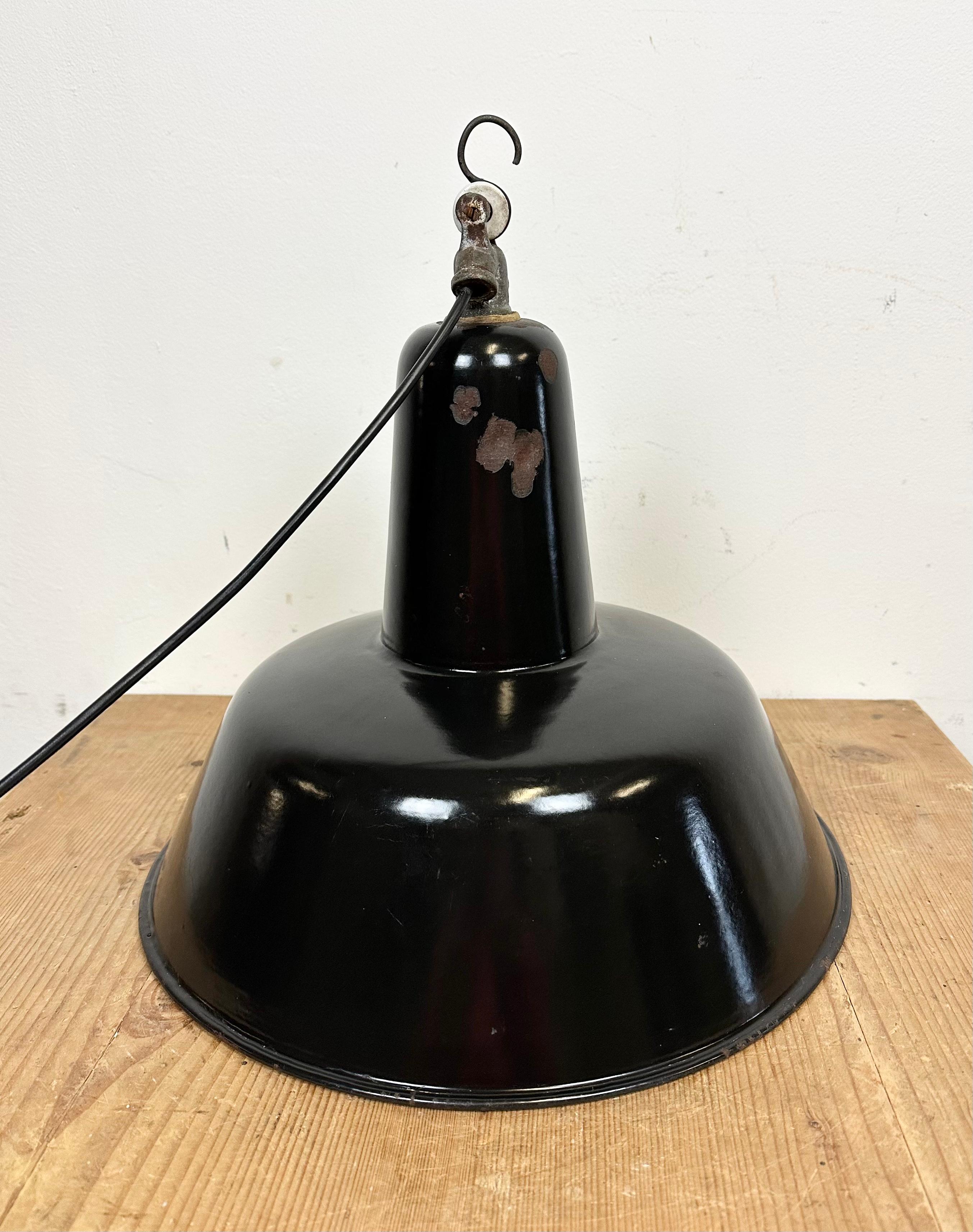 Industrial Black Enamel Factory Lamp with Cast Iron Top, 1950s For Sale 9