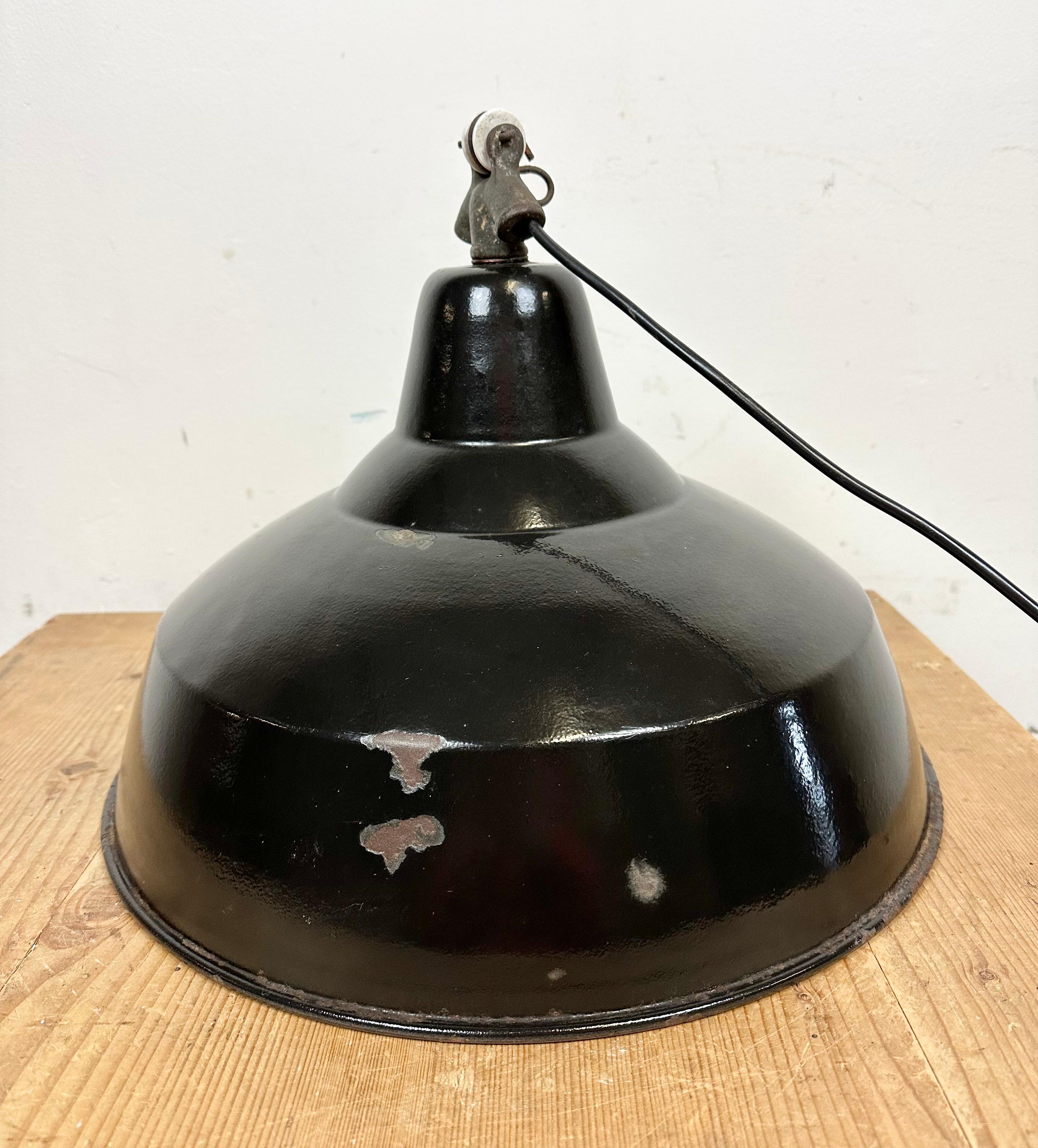 Industrial Black Enamel Factory Lamp with Cast Iron Top, 1950s For Sale 8