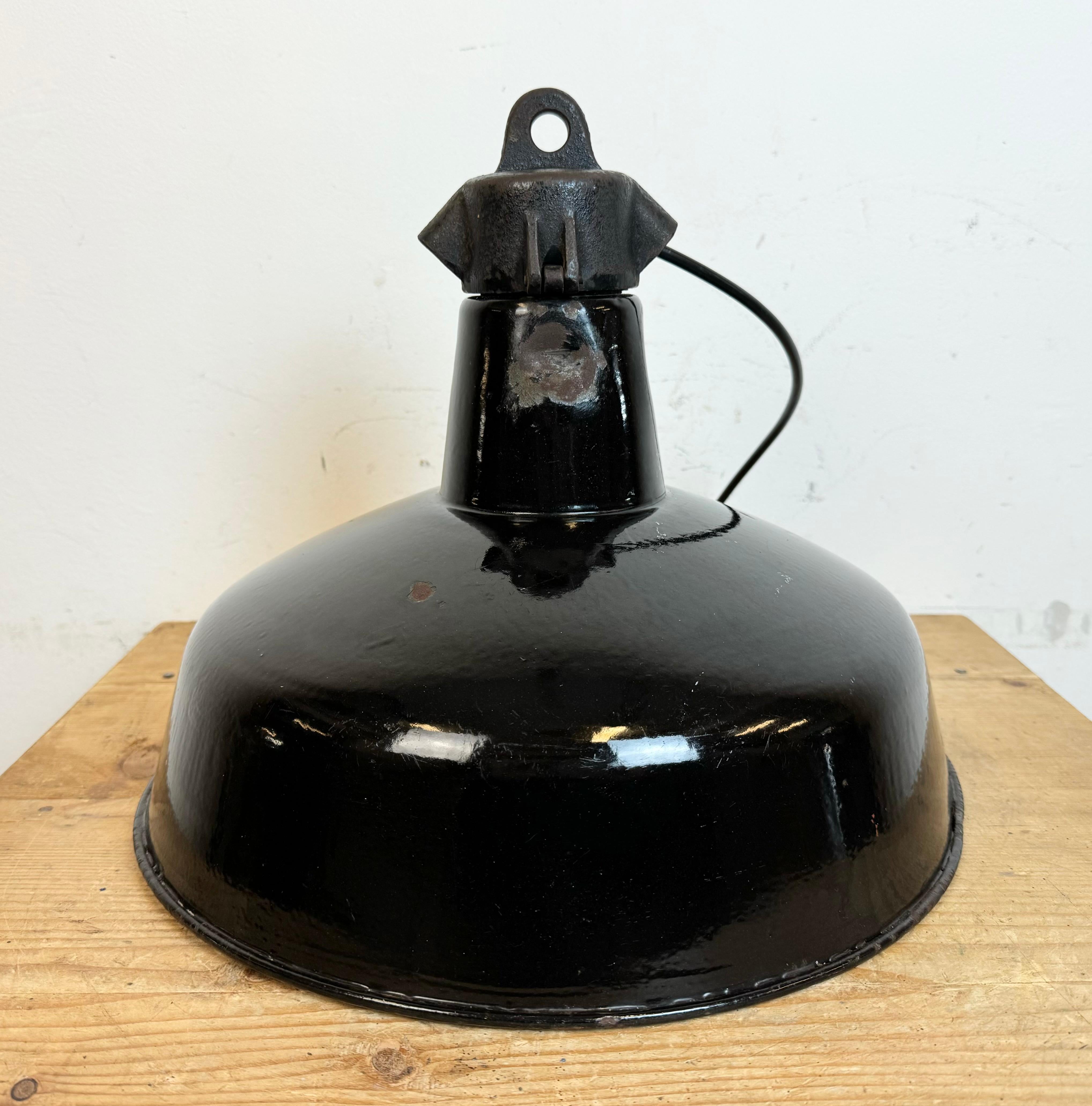 Industrial Black Enamel Factory Lamp with Cast Iron Top, 1950s For Sale 8