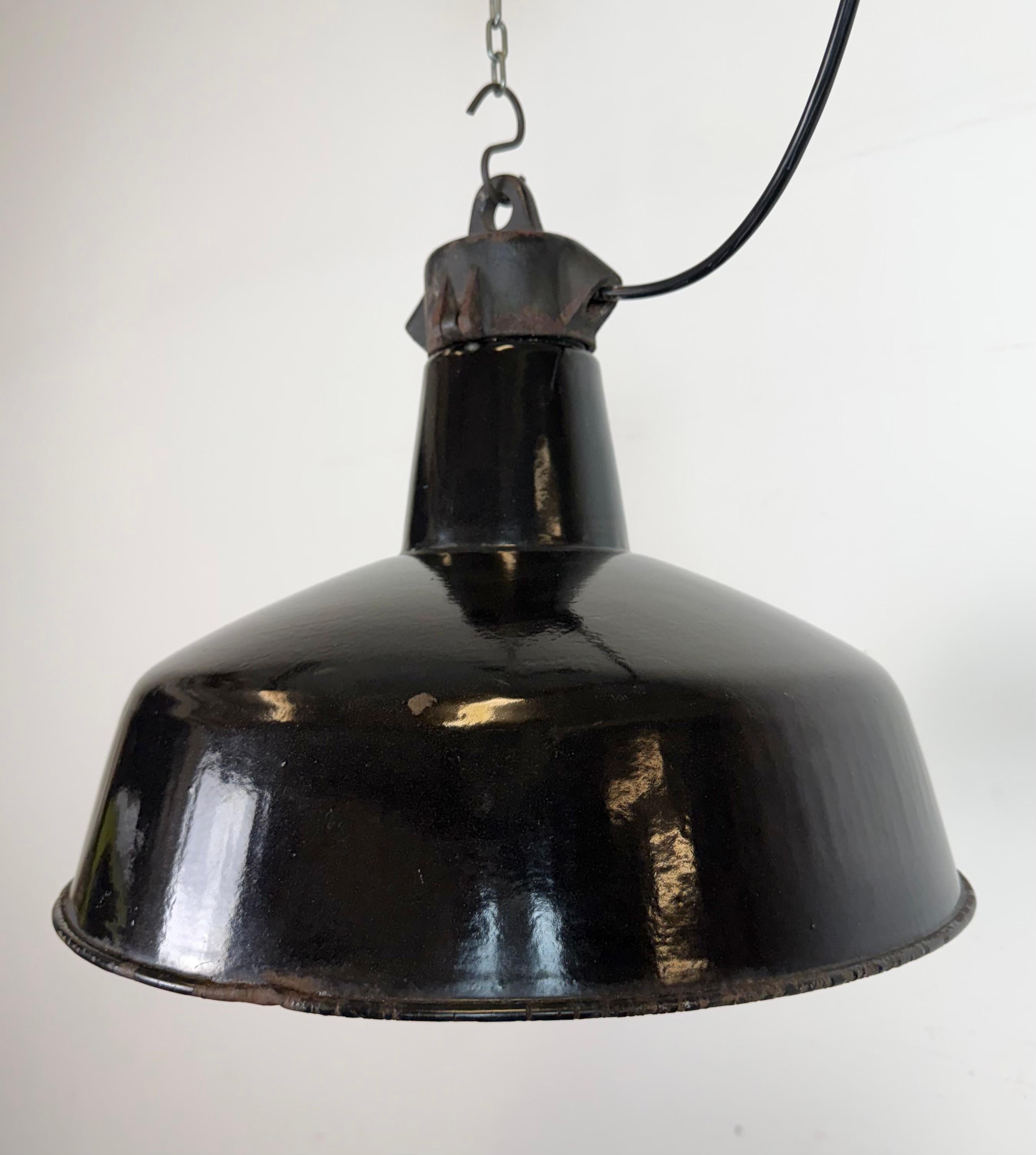 Industrial Black Enamel Factory Lamp with Cast Iron Top, 1950s For Sale 8