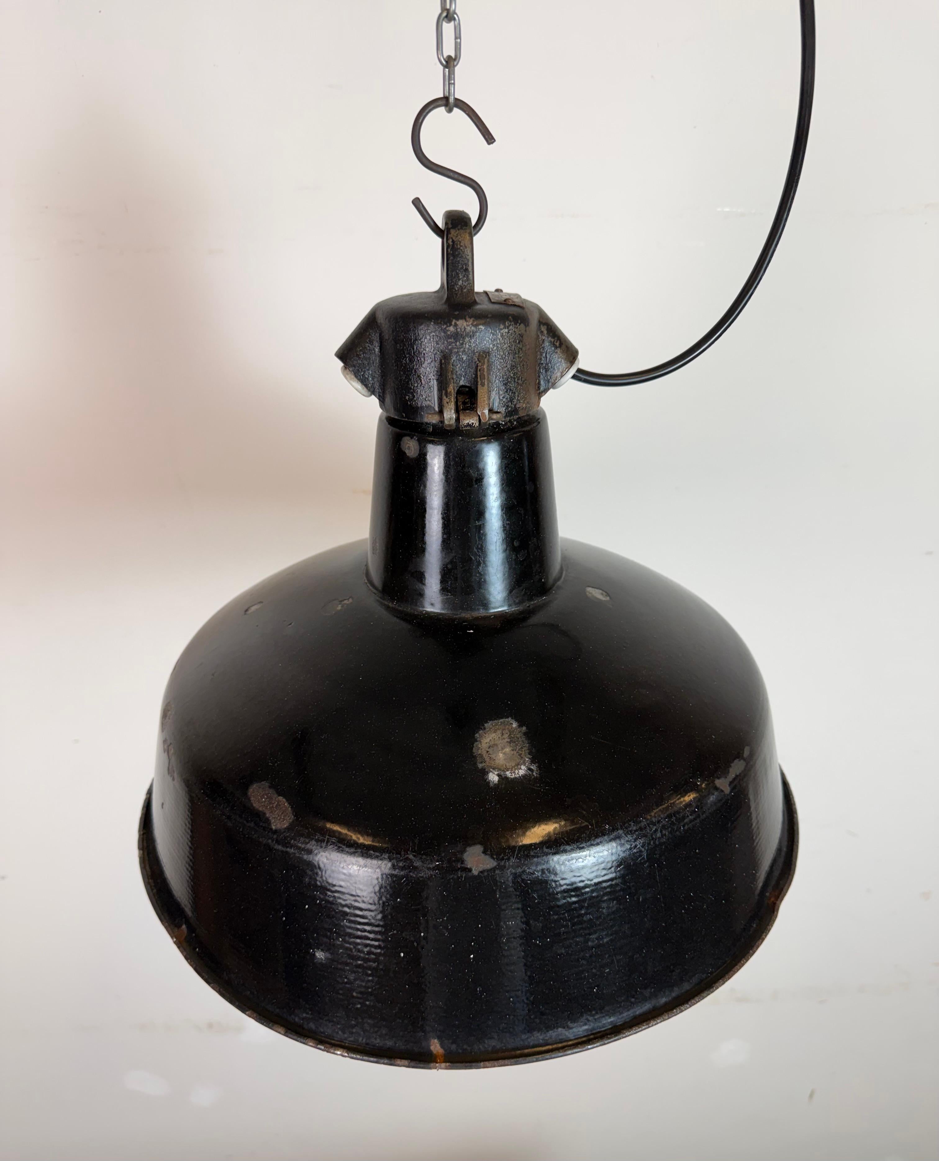 Industrial Black Enamel Factory Lamp with Cast Iron Top, 1950s For Sale 8