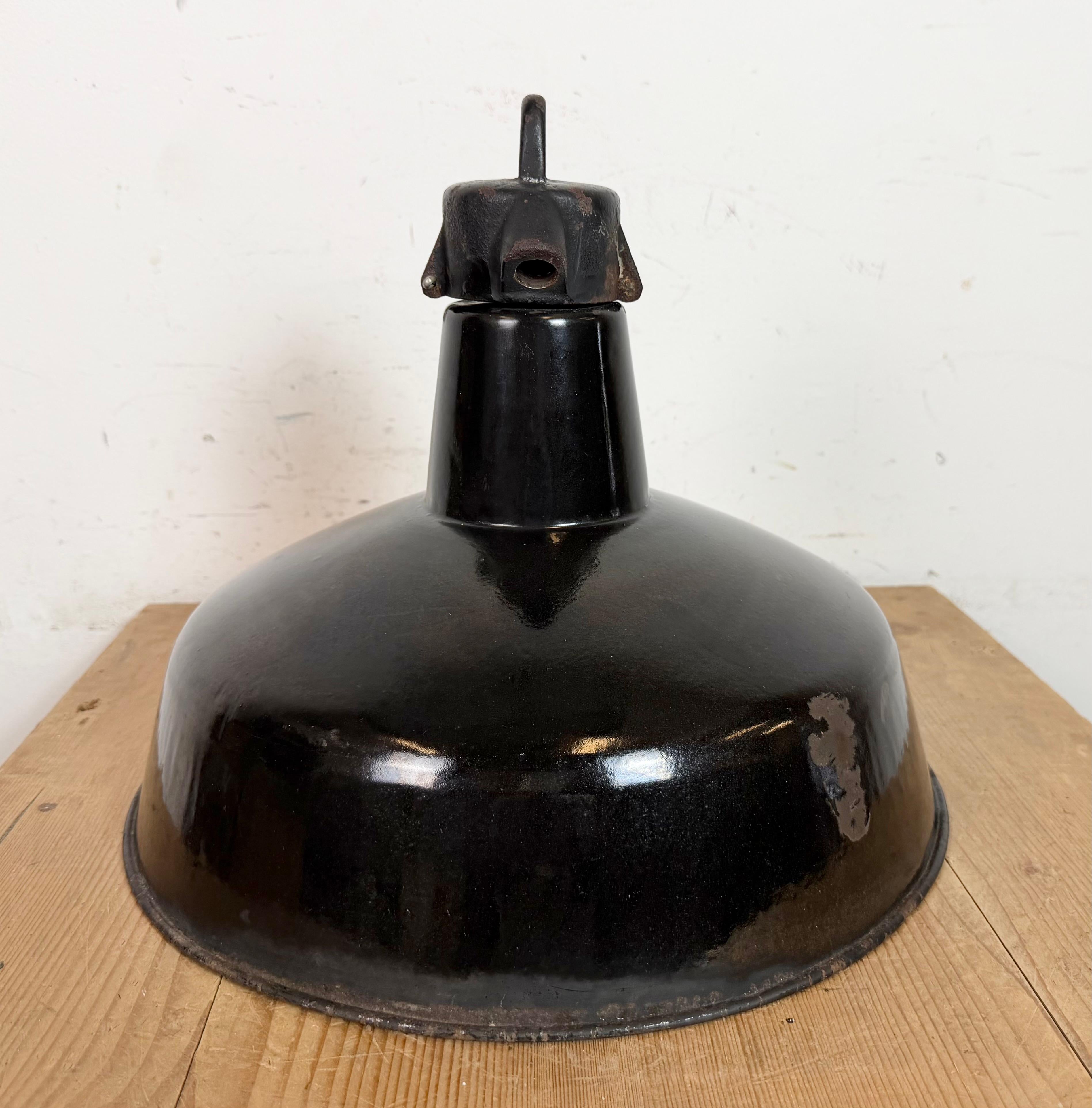 Industrial Black Enamel Factory Lamp with Cast Iron Top, 1950s For Sale 10