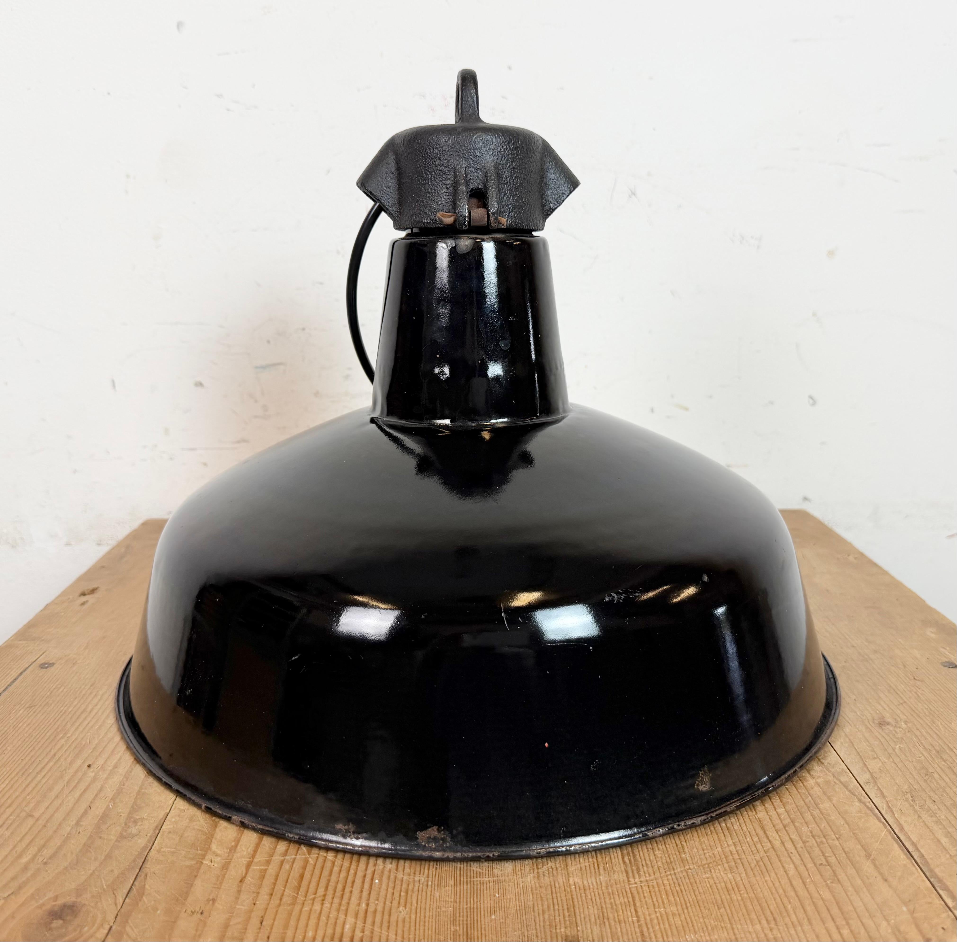 Industrial Black Enamel Factory Lamp with Cast Iron Top, 1950s For Sale 10