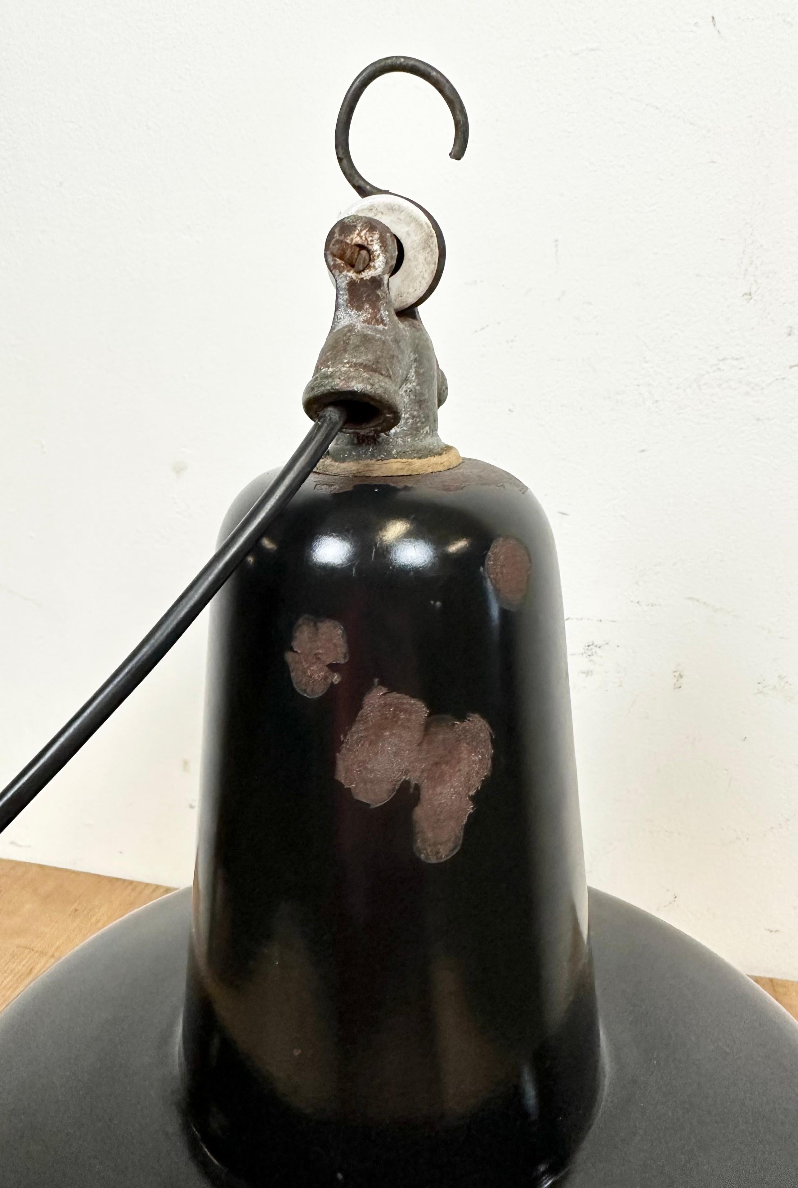 Industrial Black Enamel Factory Lamp with Cast Iron Top, 1950s For Sale 12