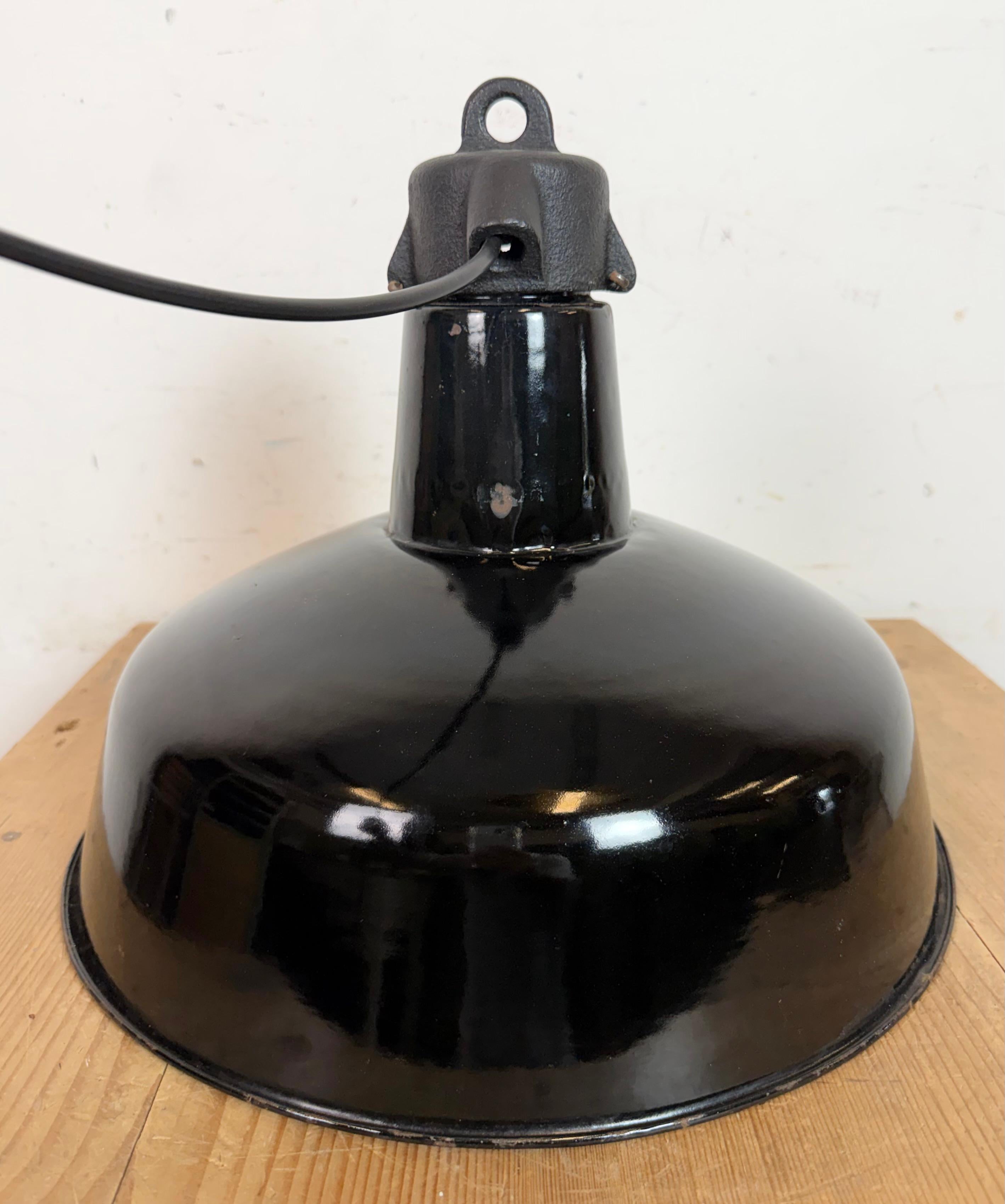 Industrial Black Enamel Factory Lamp with Cast Iron Top, 1950s For Sale 11