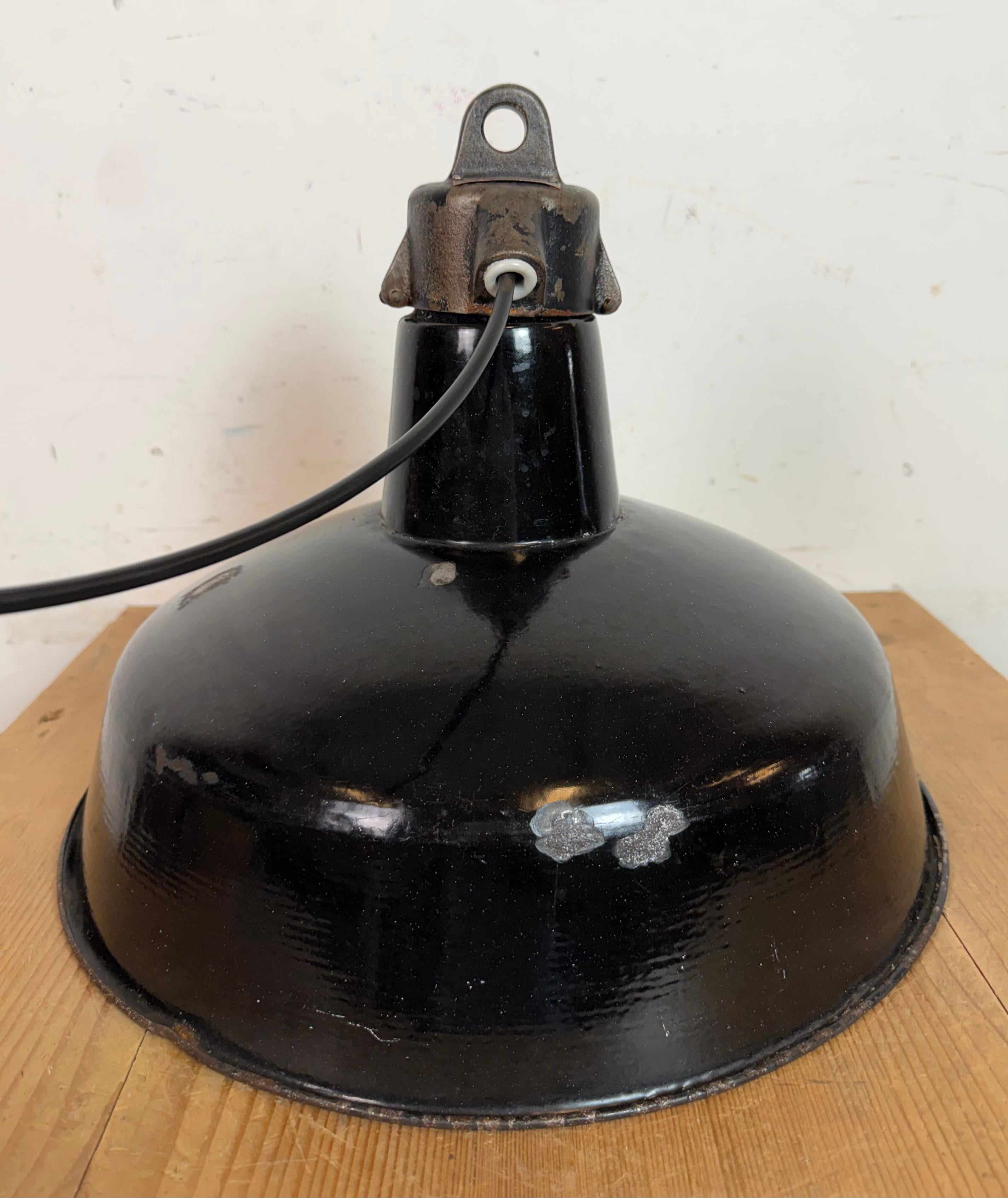 Industrial Black Enamel Factory Lamp with Cast Iron Top, 1950s For Sale 12
