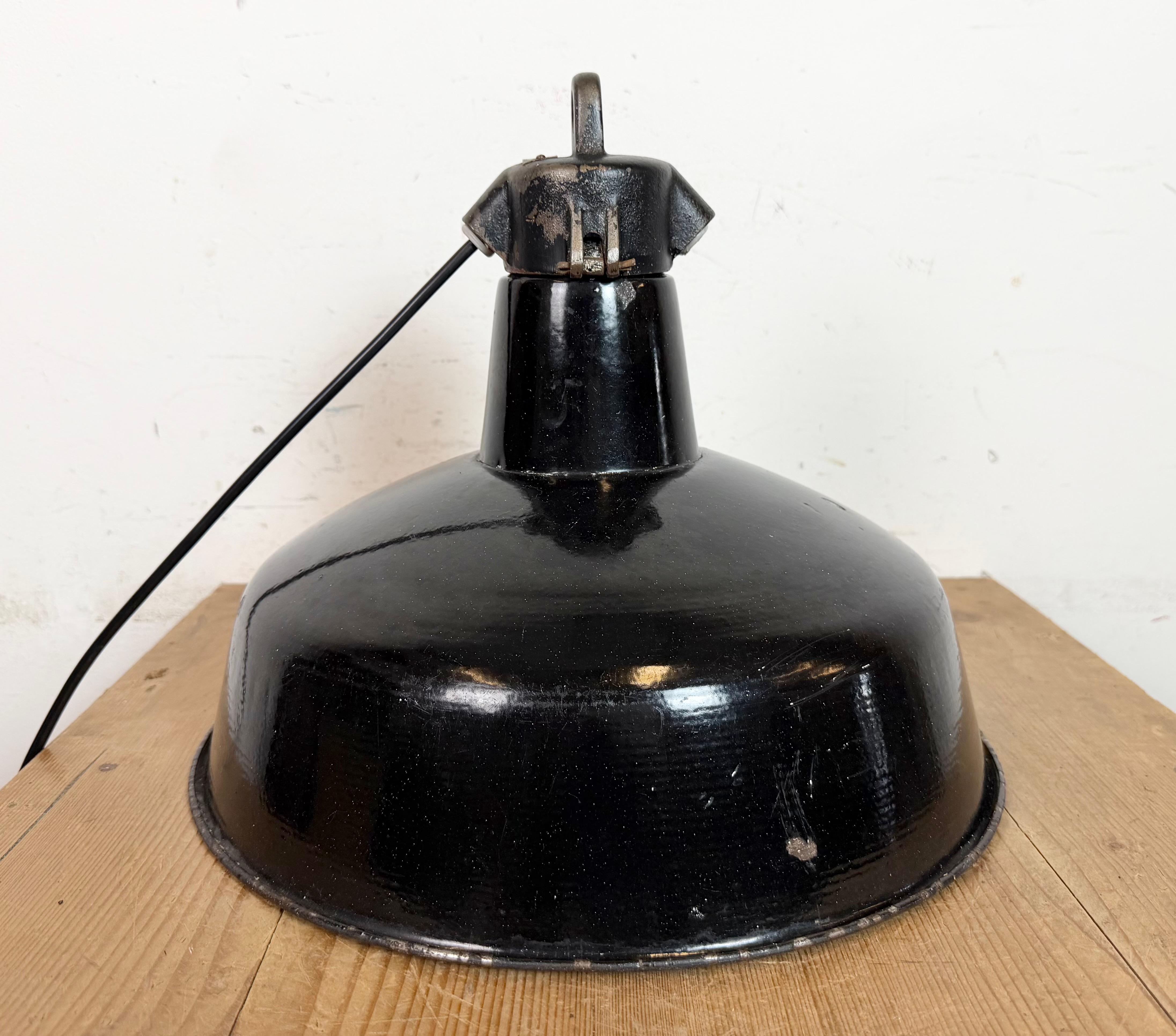 Industrial Black Enamel Factory Lamp with Cast Iron Top, 1950s For Sale 13