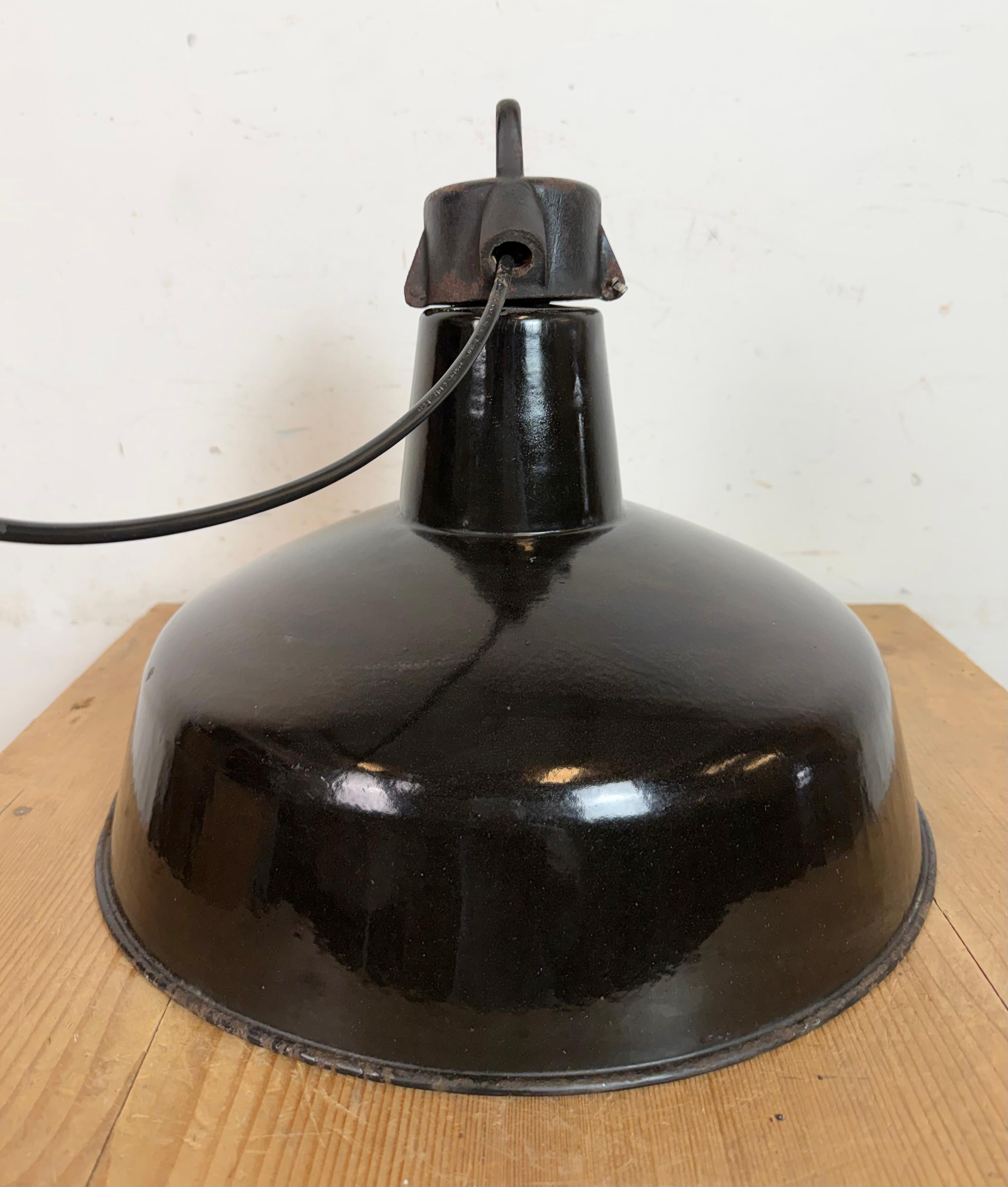Industrial Black Enamel Factory Lamp with Cast Iron Top, 1950s For Sale 14