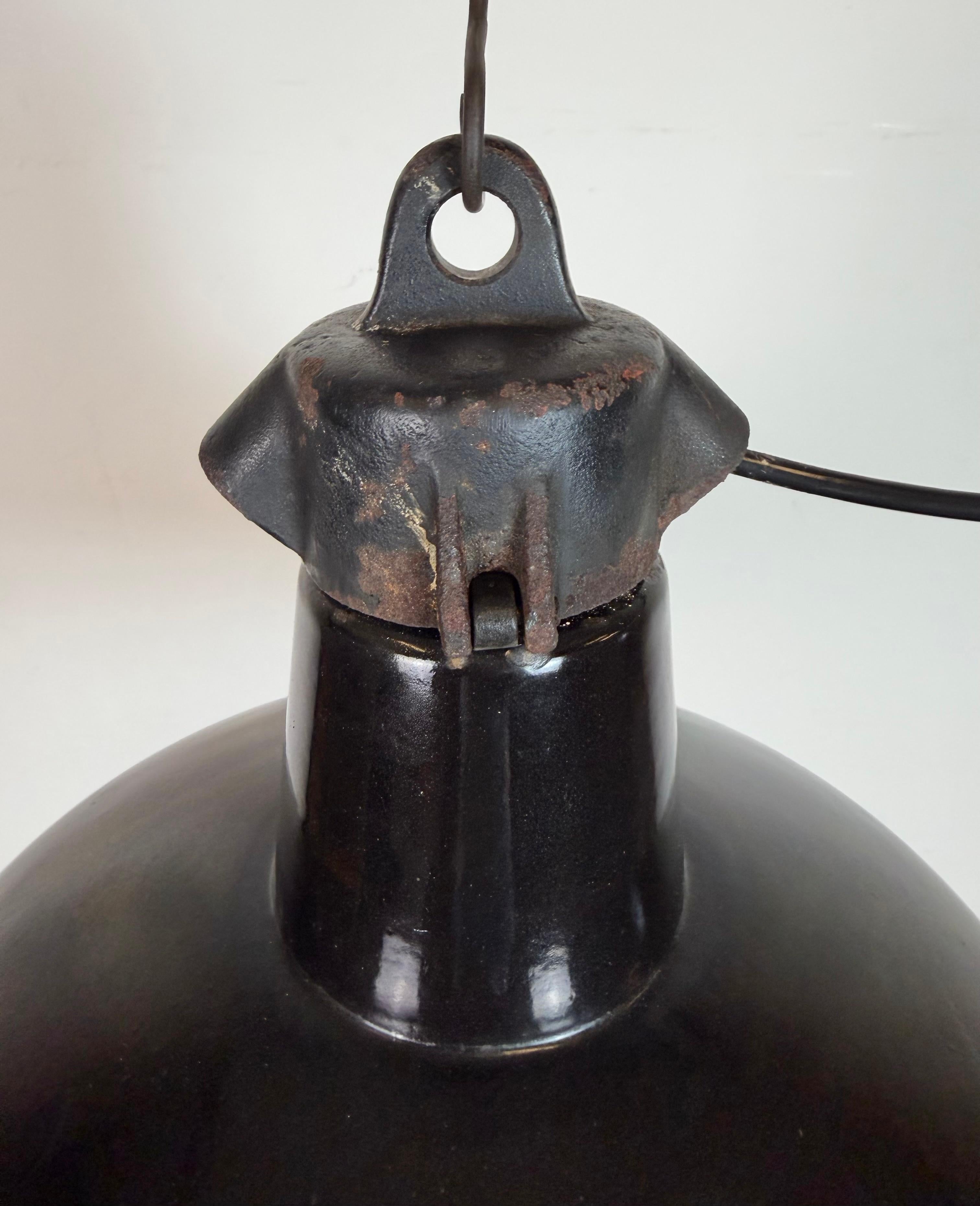 Industrial Black Enamel Factory Lamp with Cast Iron Top, 1950s In Good Condition For Sale In Kojetice, CZ