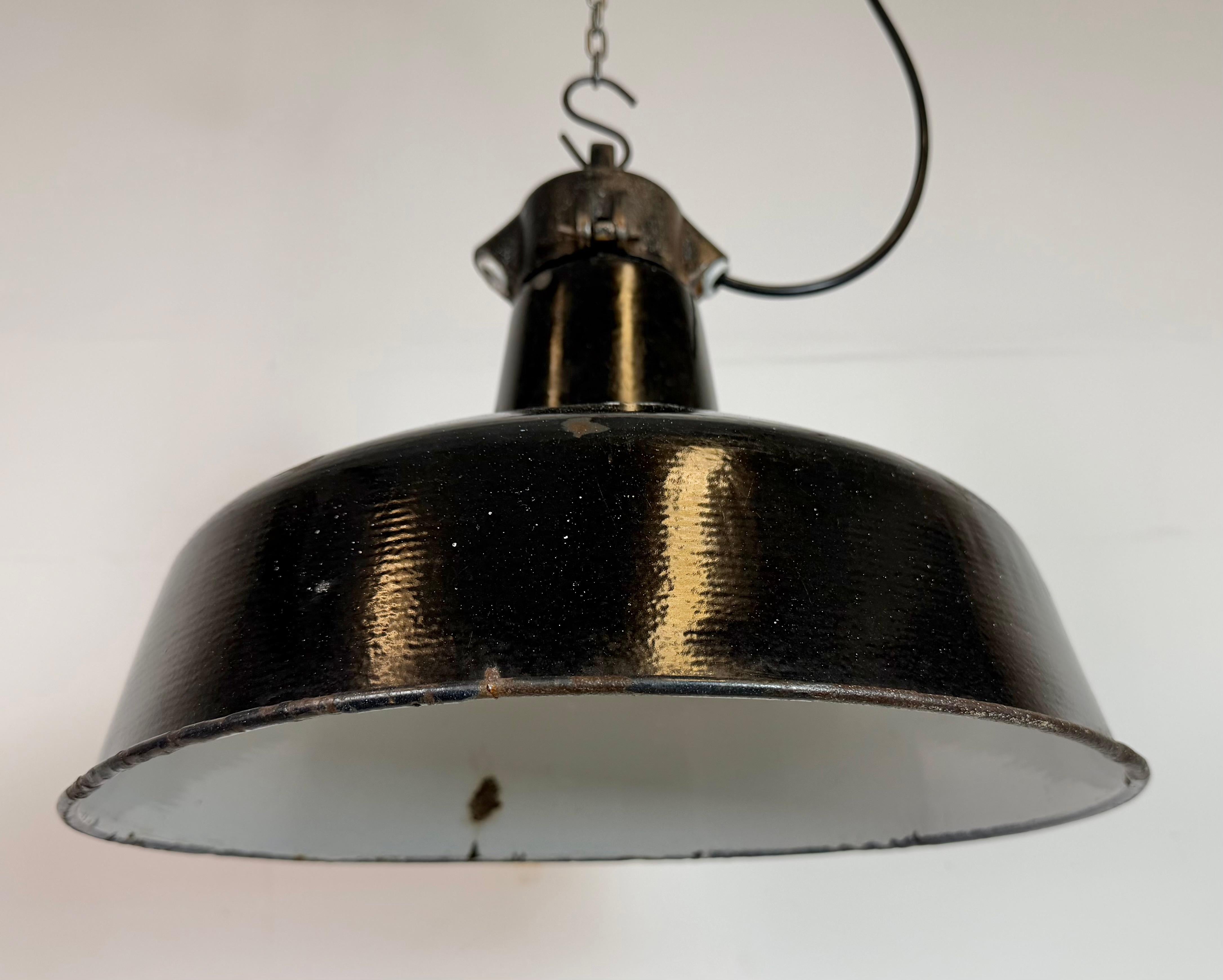 Industrial Black Enamel Factory Lamp with Cast Iron Top, 1950s In Fair Condition For Sale In Kojetice, CZ